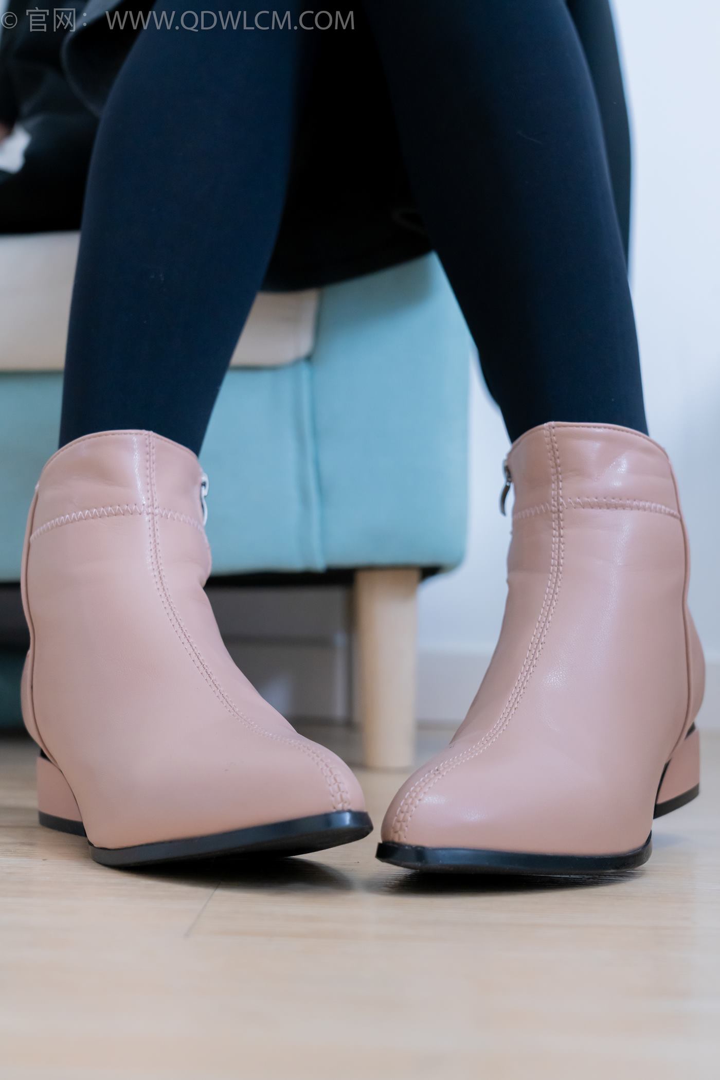 图片[11]-物恋传媒 NO.2247 泡泡-短靴、厚黑丝、皮筋绑脚老头乐挠脚剧情[150P] – 速更版-美库