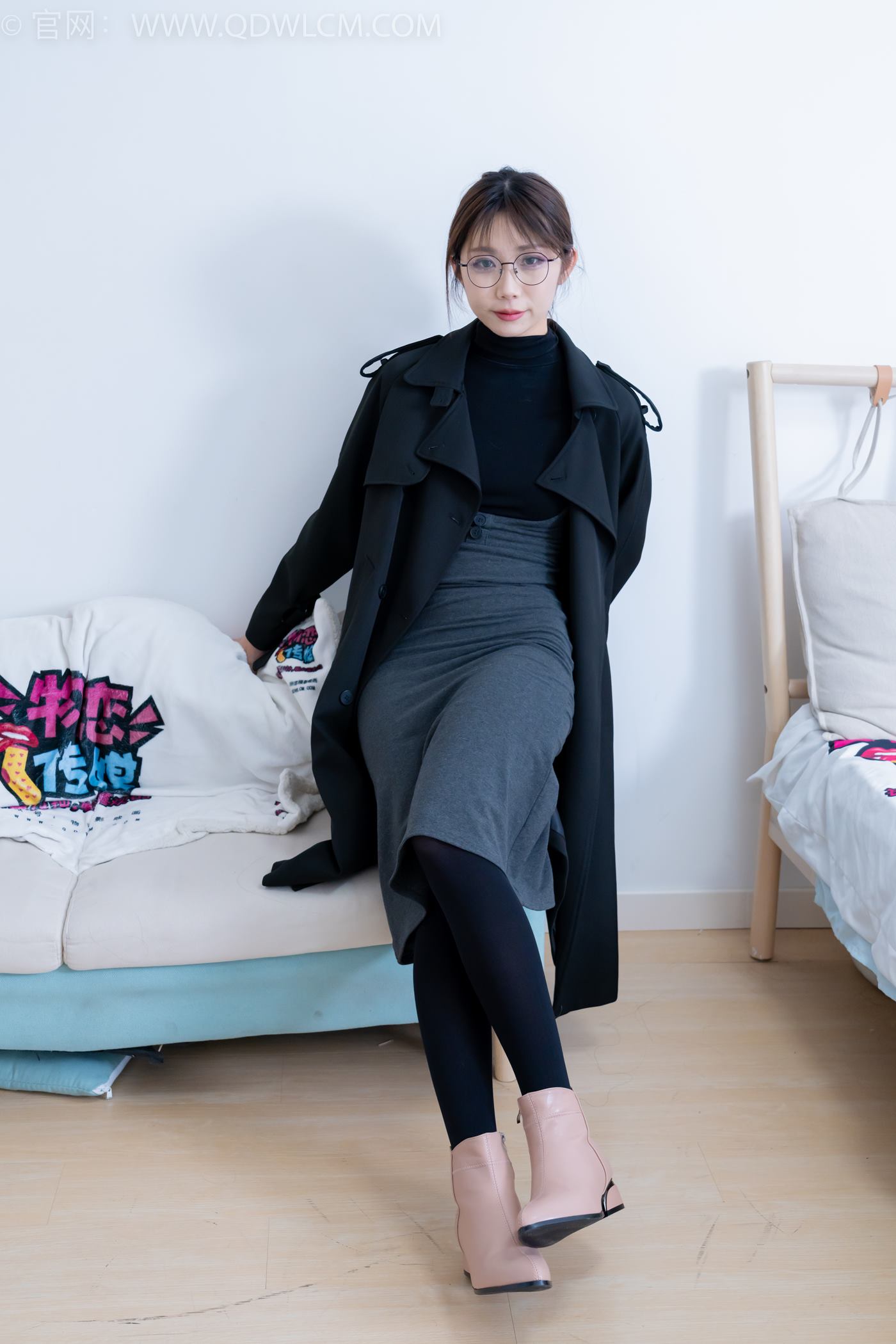 图片[12]-物恋传媒 NO.2247 泡泡-短靴、厚黑丝、皮筋绑脚老头乐挠脚剧情[150P] – 速更版-美库