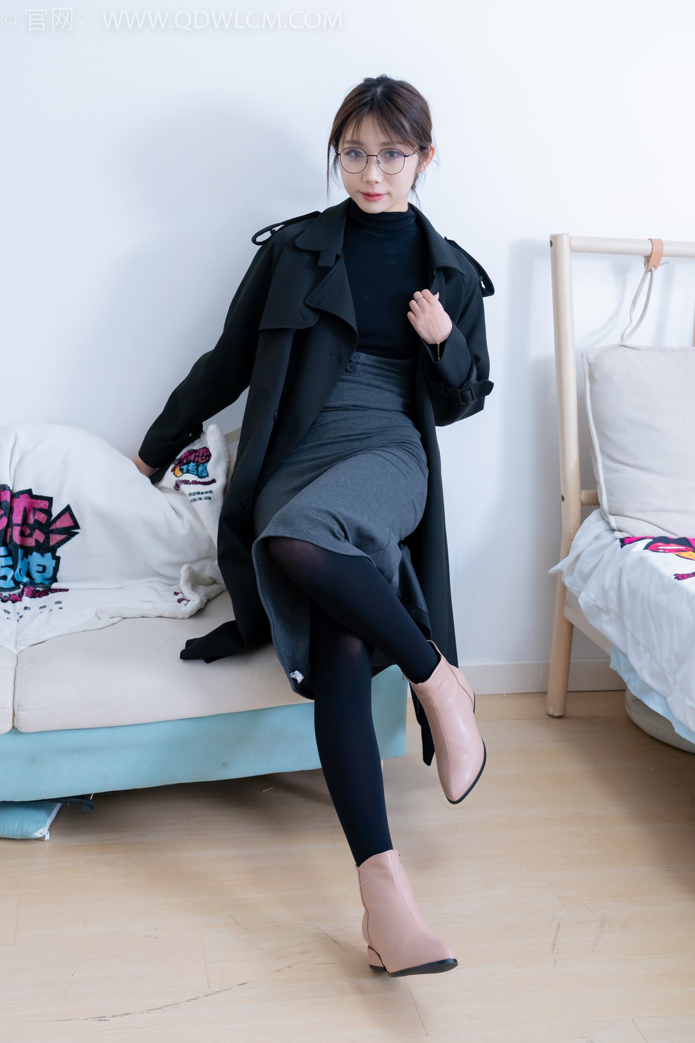 图片[13]-物恋传媒 NO.2247 泡泡-短靴、厚黑丝、皮筋绑脚老头乐挠脚剧情[150P] – 速更版-美库