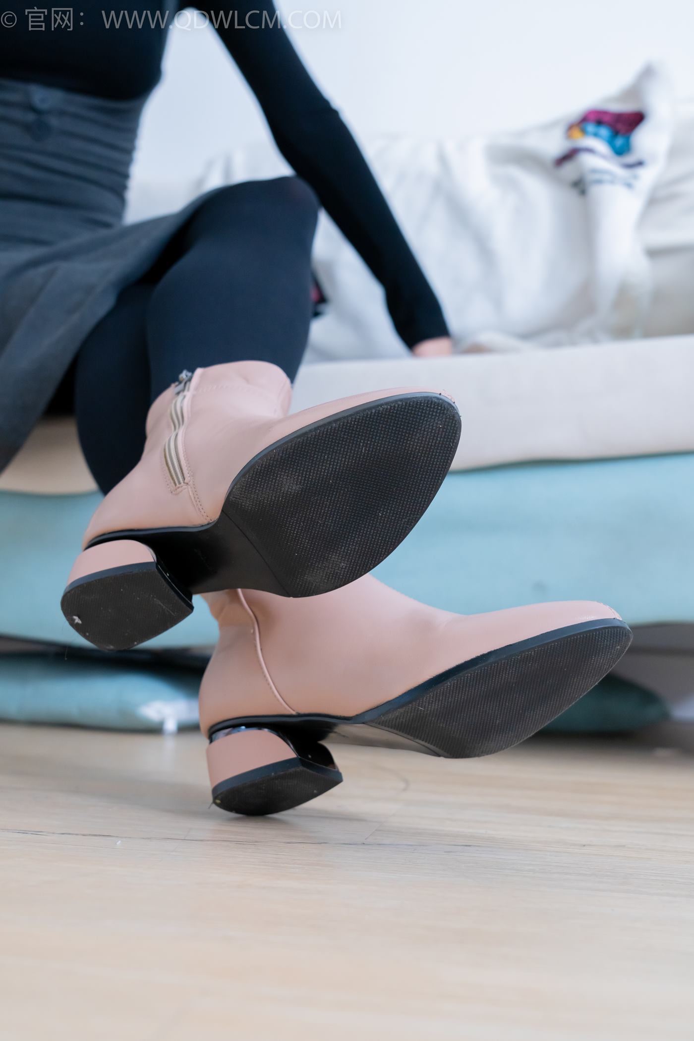 图片[21]-物恋传媒 NO.2247 泡泡-短靴、厚黑丝、皮筋绑脚老头乐挠脚剧情[150P] – 速更版-美库