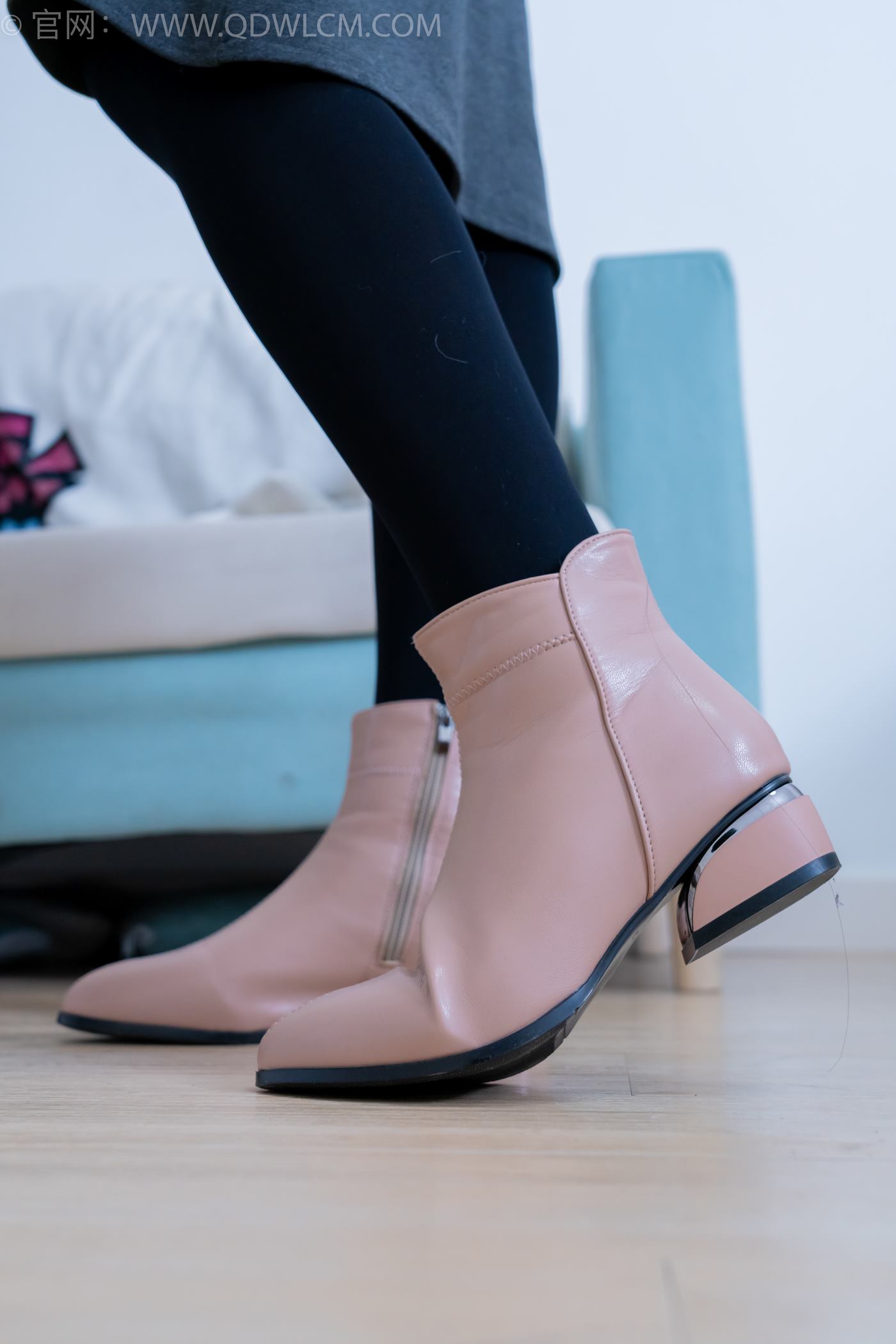 图片[23]-物恋传媒 NO.2247 泡泡-短靴、厚黑丝、皮筋绑脚老头乐挠脚剧情[150P] – 速更版-美库