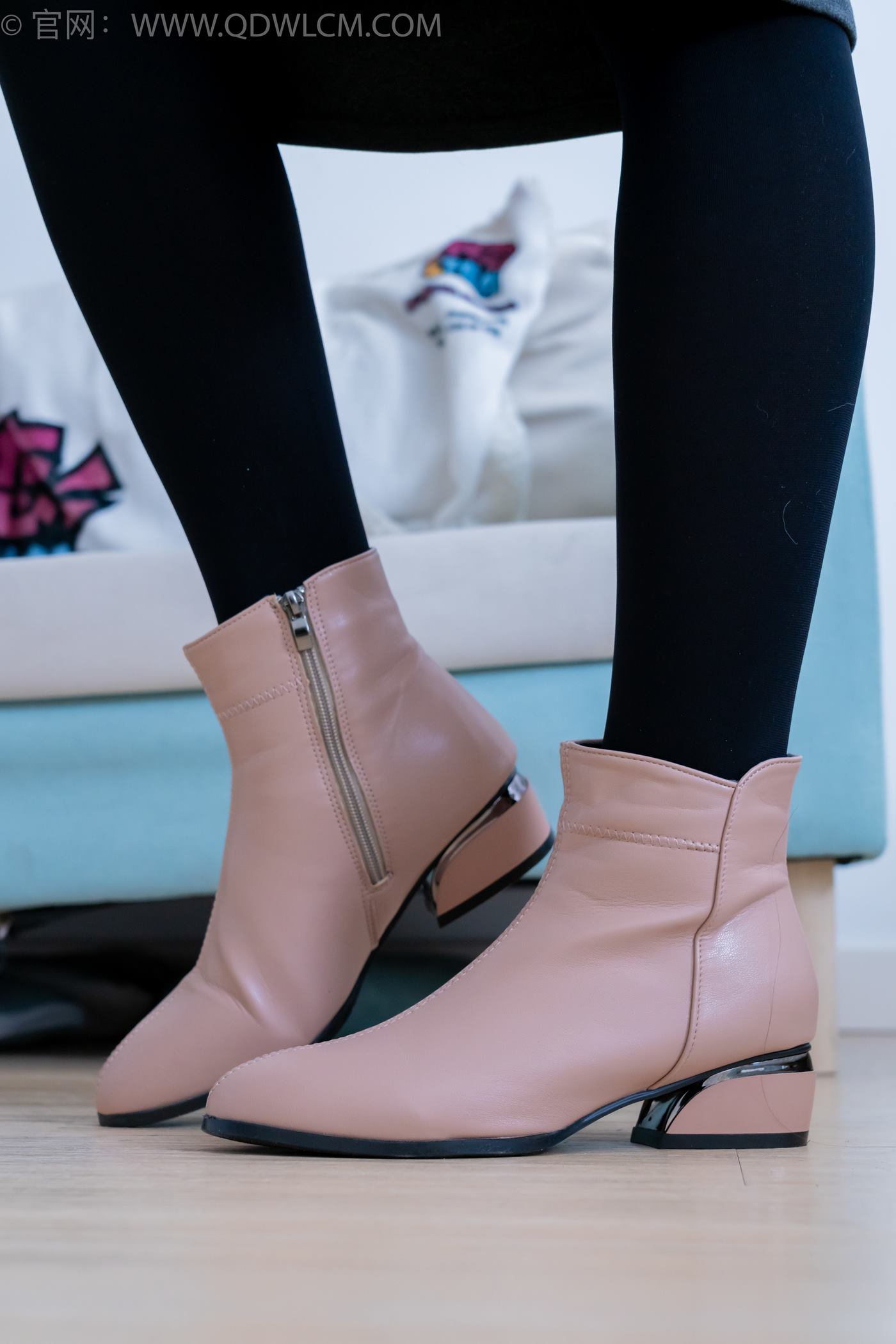 图片[24]-物恋传媒 NO.2247 泡泡-短靴、厚黑丝、皮筋绑脚老头乐挠脚剧情[150P] – 速更版-美库