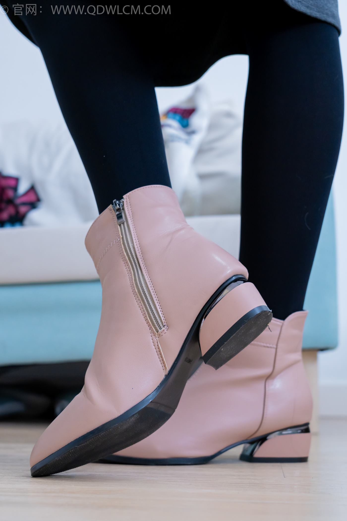 图片[25]-物恋传媒 NO.2247 泡泡-短靴、厚黑丝、皮筋绑脚老头乐挠脚剧情[150P] – 速更版-美库