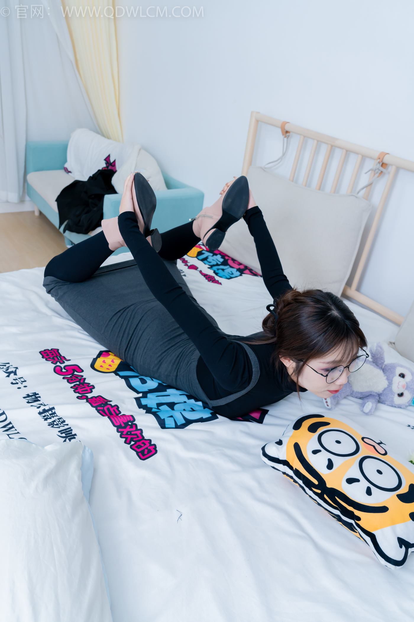 图片[42]-物恋传媒 NO.2247 泡泡-短靴、厚黑丝、皮筋绑脚老头乐挠脚剧情[150P] – 速更版-美库