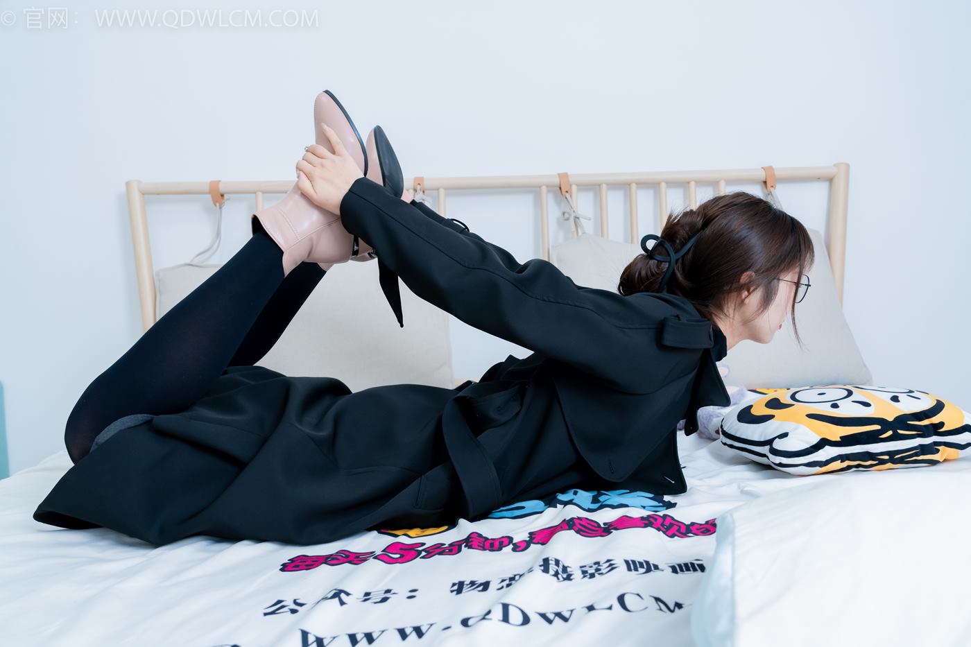 图片[44]-物恋传媒 NO.2247 泡泡-短靴、厚黑丝、皮筋绑脚老头乐挠脚剧情[150P] – 速更版-美库