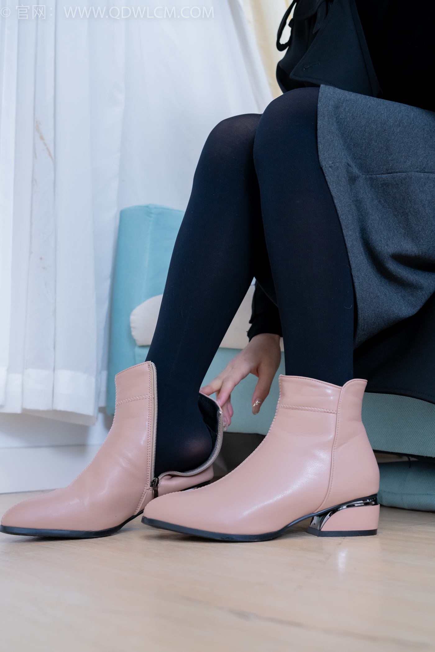 图片[49]-物恋传媒 NO.2247 泡泡-短靴、厚黑丝、皮筋绑脚老头乐挠脚剧情[150P] – 速更版-美库