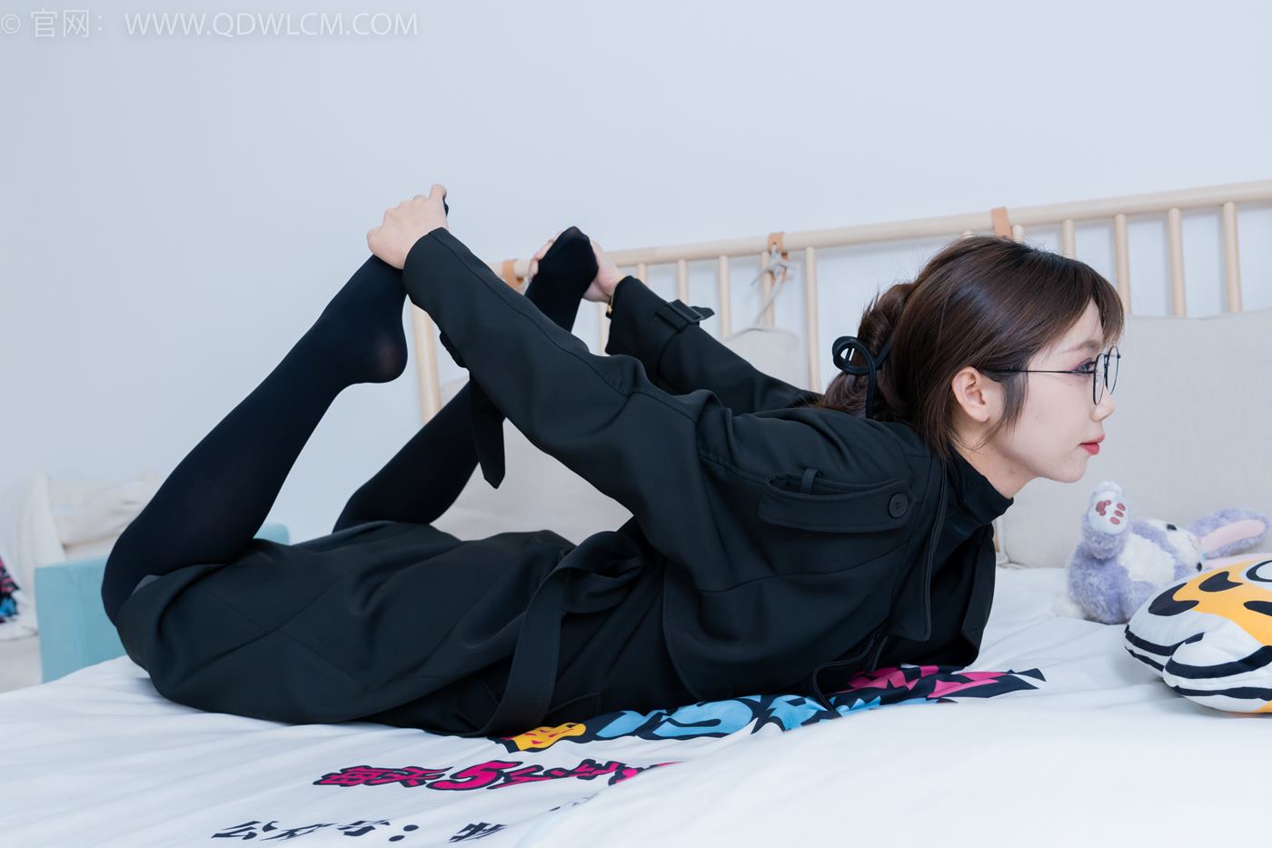 图片[56]-物恋传媒 NO.2247 泡泡-短靴、厚黑丝、皮筋绑脚老头乐挠脚剧情[150P] – 速更版-美库