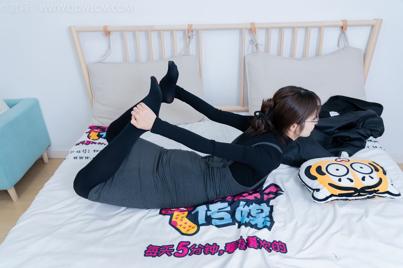 图片[58]-物恋传媒 NO.2247 泡泡-短靴、厚黑丝、皮筋绑脚老头乐挠脚剧情[150P] – 速更版-美库