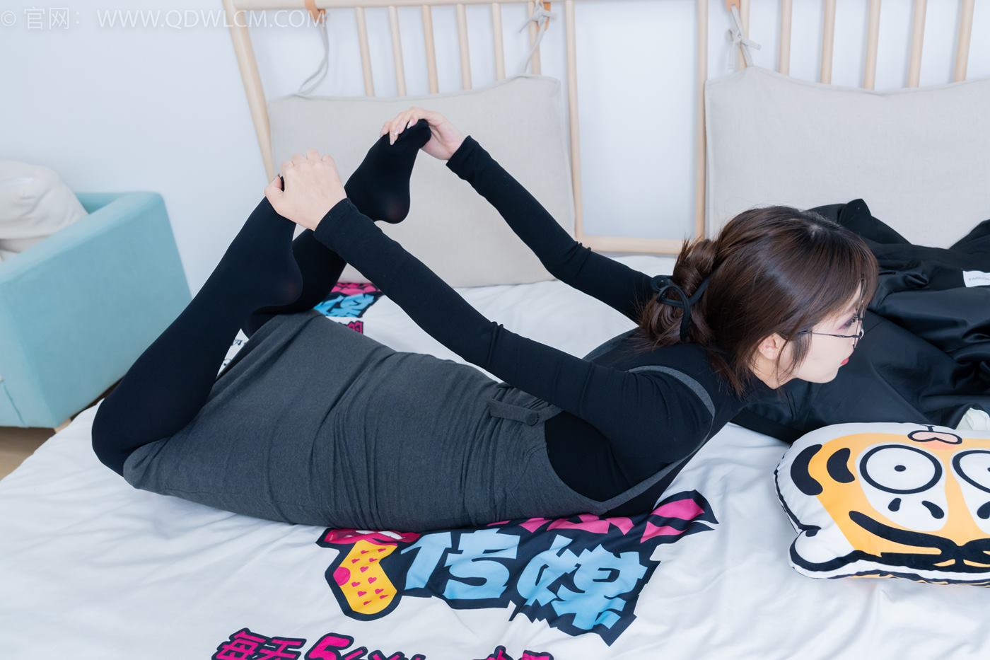 图片[62]-物恋传媒 NO.2247 泡泡-短靴、厚黑丝、皮筋绑脚老头乐挠脚剧情[150P] – 速更版-美库