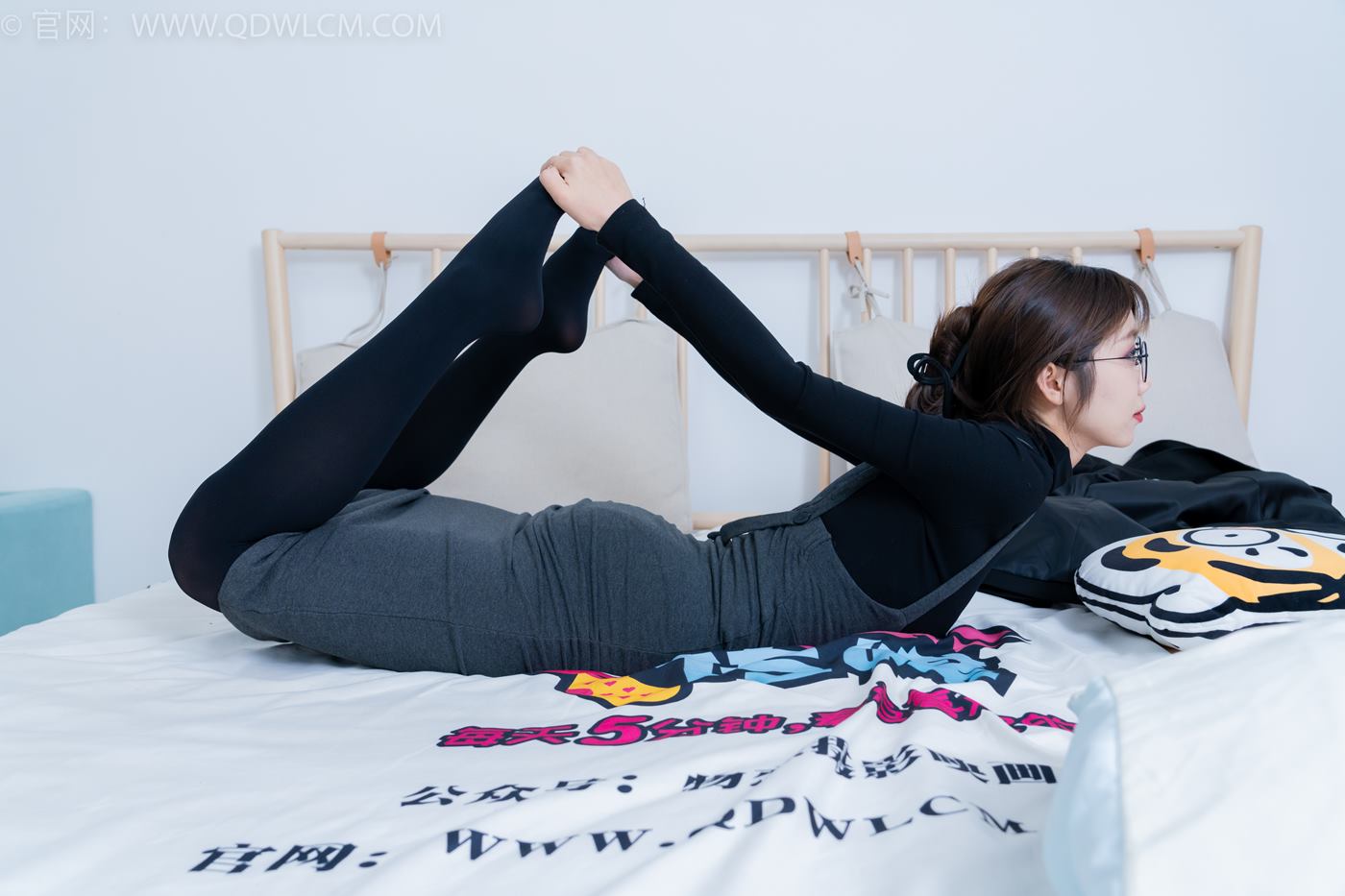 图片[65]-物恋传媒 NO.2247 泡泡-短靴、厚黑丝、皮筋绑脚老头乐挠脚剧情[150P] – 速更版-美库