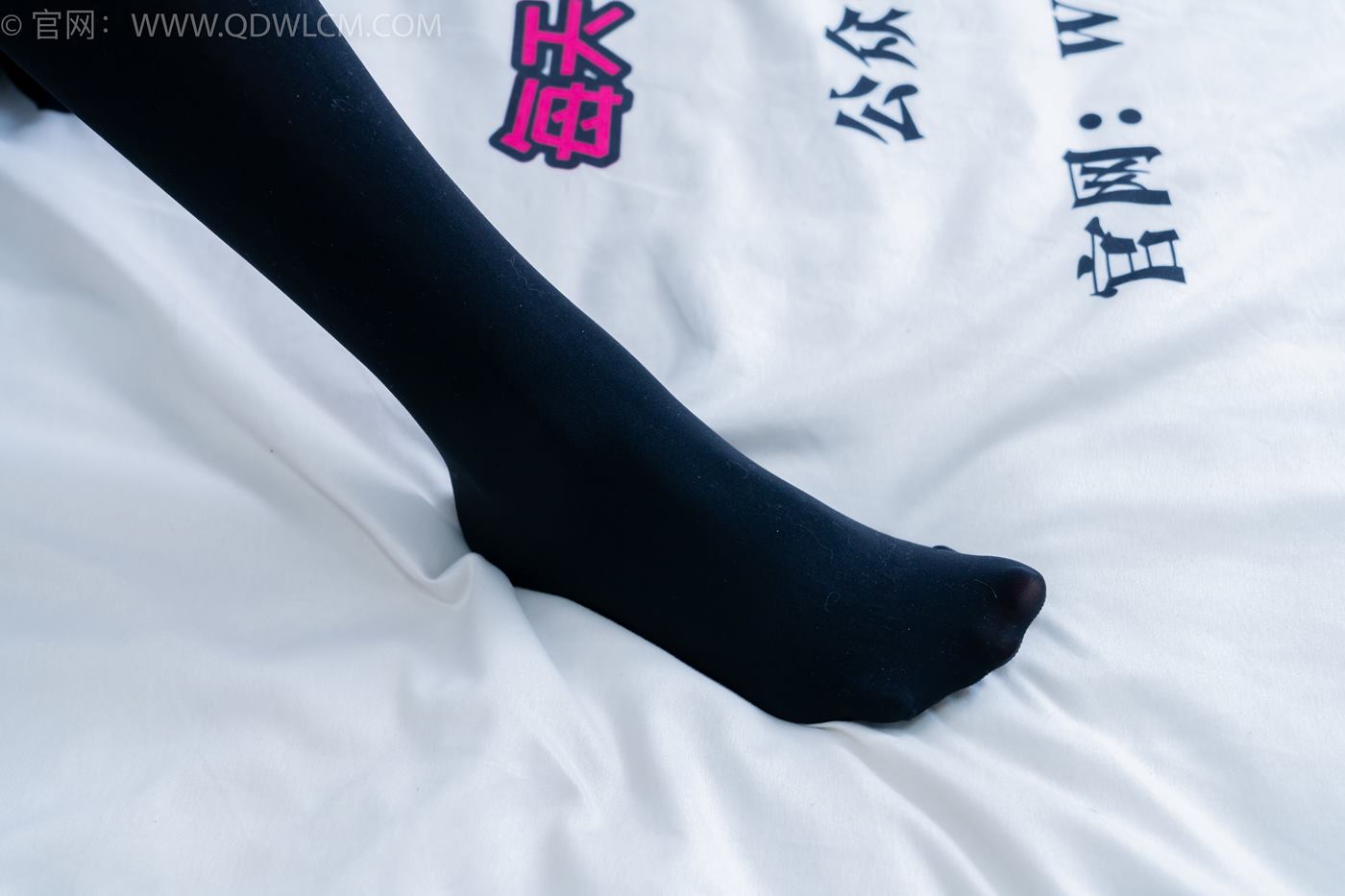 图片[81]-物恋传媒 NO.2247 泡泡-短靴、厚黑丝、皮筋绑脚老头乐挠脚剧情[150P] – 速更版-美库