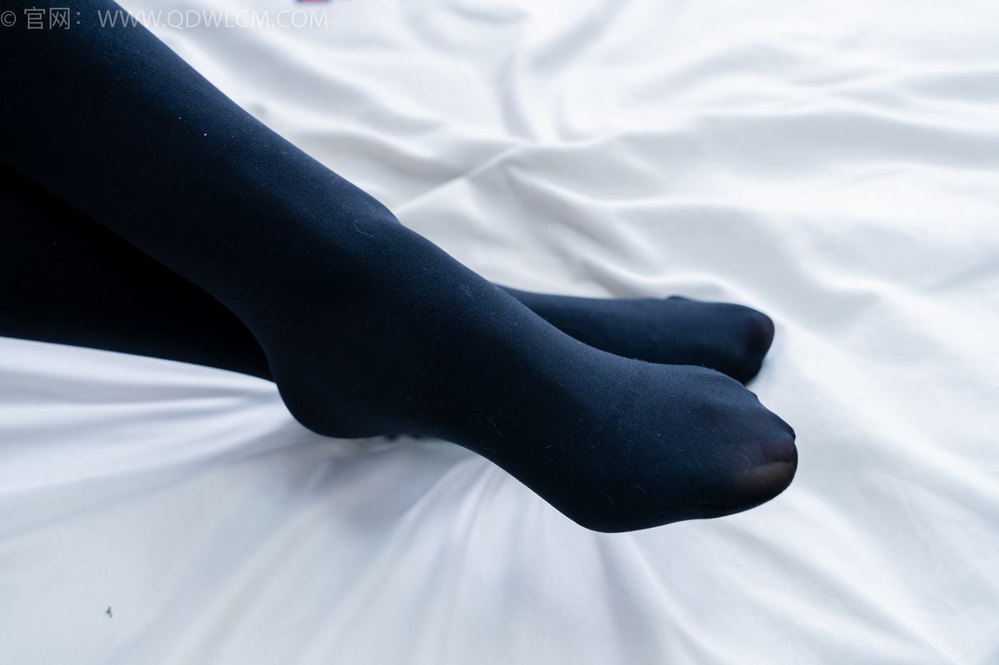 图片[84]-物恋传媒 NO.2247 泡泡-短靴、厚黑丝、皮筋绑脚老头乐挠脚剧情[150P] – 速更版-美库