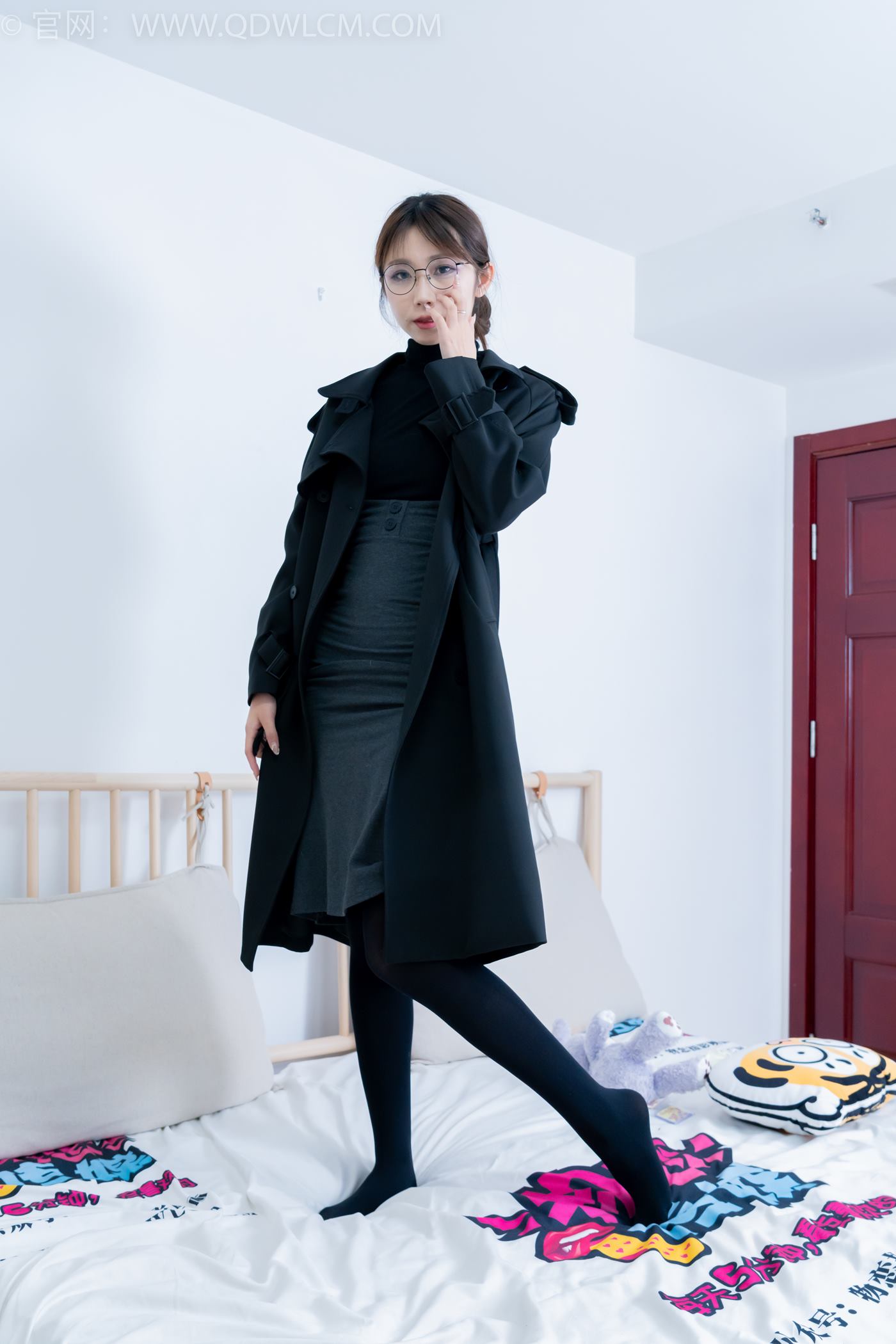 图片[88]-物恋传媒 NO.2247 泡泡-短靴、厚黑丝、皮筋绑脚老头乐挠脚剧情[150P] – 速更版-美库