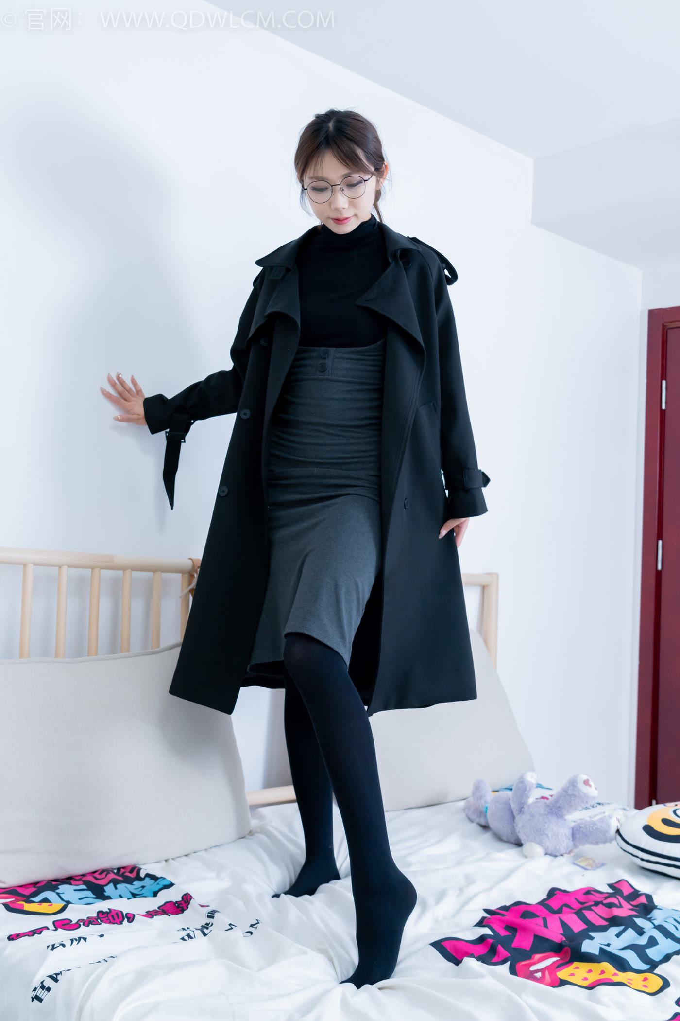 图片[89]-物恋传媒 NO.2247 泡泡-短靴、厚黑丝、皮筋绑脚老头乐挠脚剧情[150P] – 速更版-美库