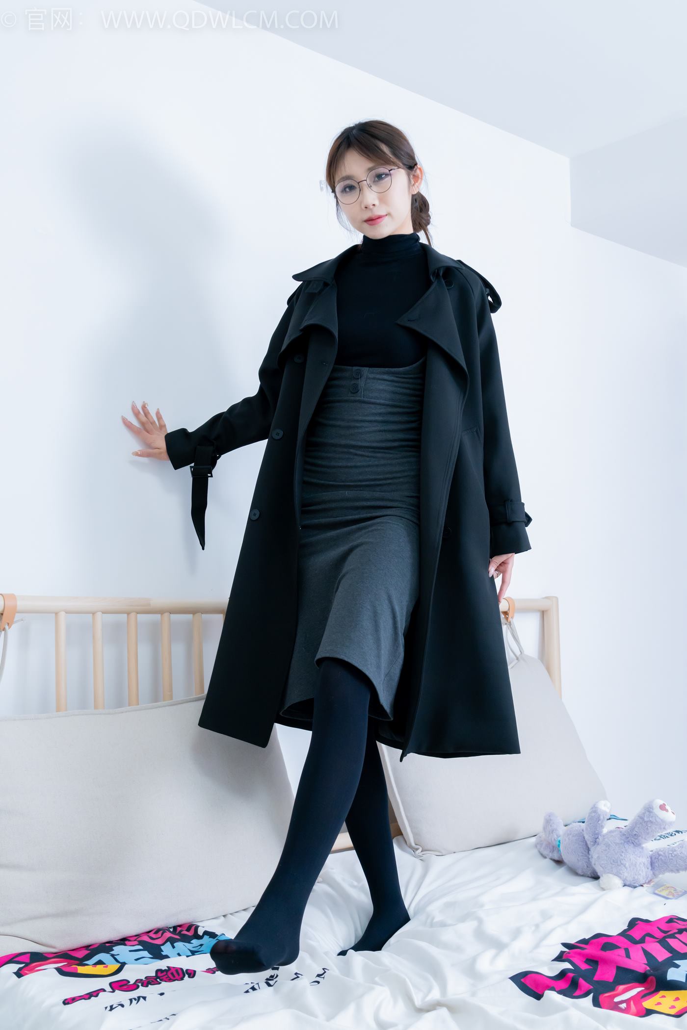 图片[90]-物恋传媒 NO.2247 泡泡-短靴、厚黑丝、皮筋绑脚老头乐挠脚剧情[150P] – 速更版-美库