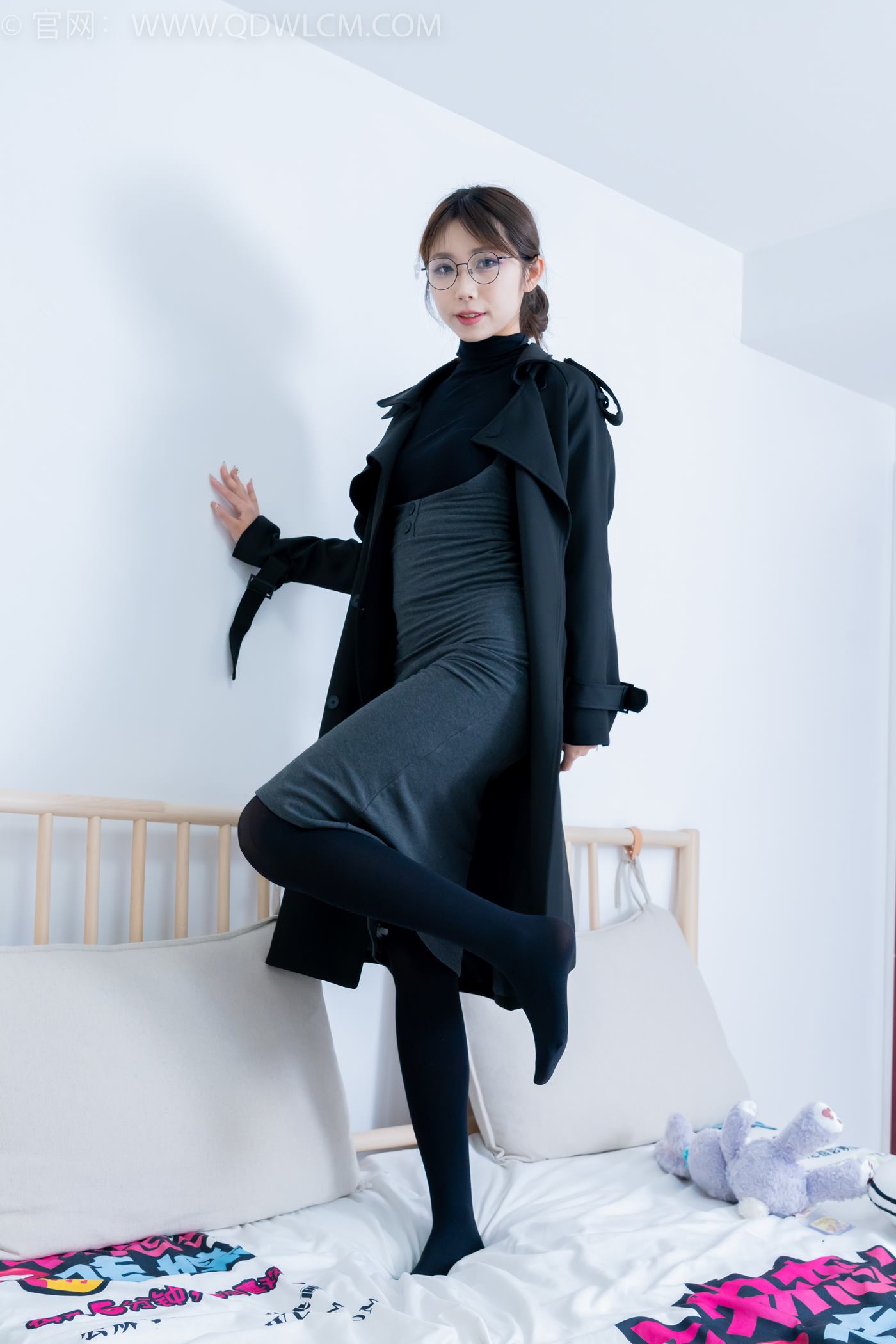 图片[91]-物恋传媒 NO.2247 泡泡-短靴、厚黑丝、皮筋绑脚老头乐挠脚剧情[150P] – 速更版-美库