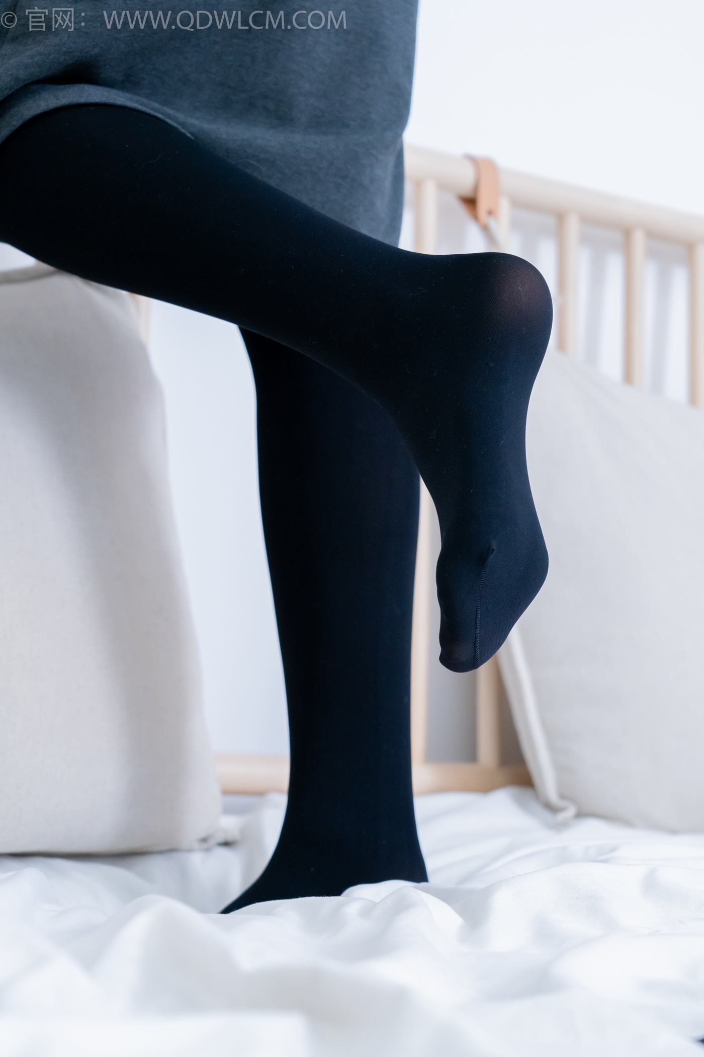 图片[99]-物恋传媒 NO.2247 泡泡-短靴、厚黑丝、皮筋绑脚老头乐挠脚剧情[150P] – 速更版-美库