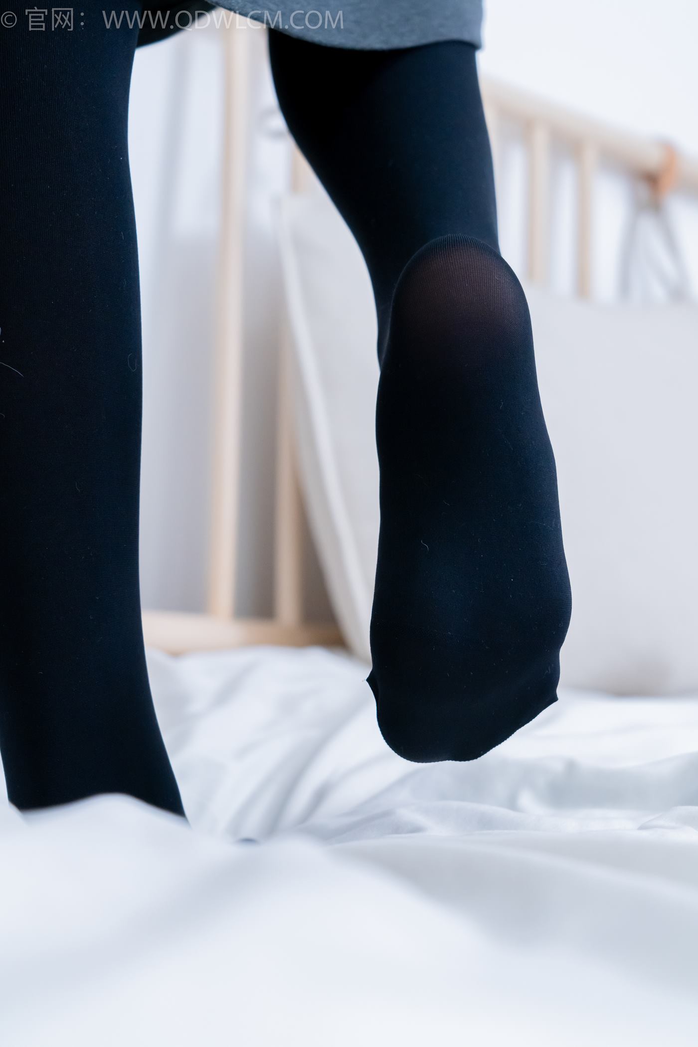 图片[100]-物恋传媒 NO.2247 泡泡-短靴、厚黑丝、皮筋绑脚老头乐挠脚剧情[150P] – 速更版-美库