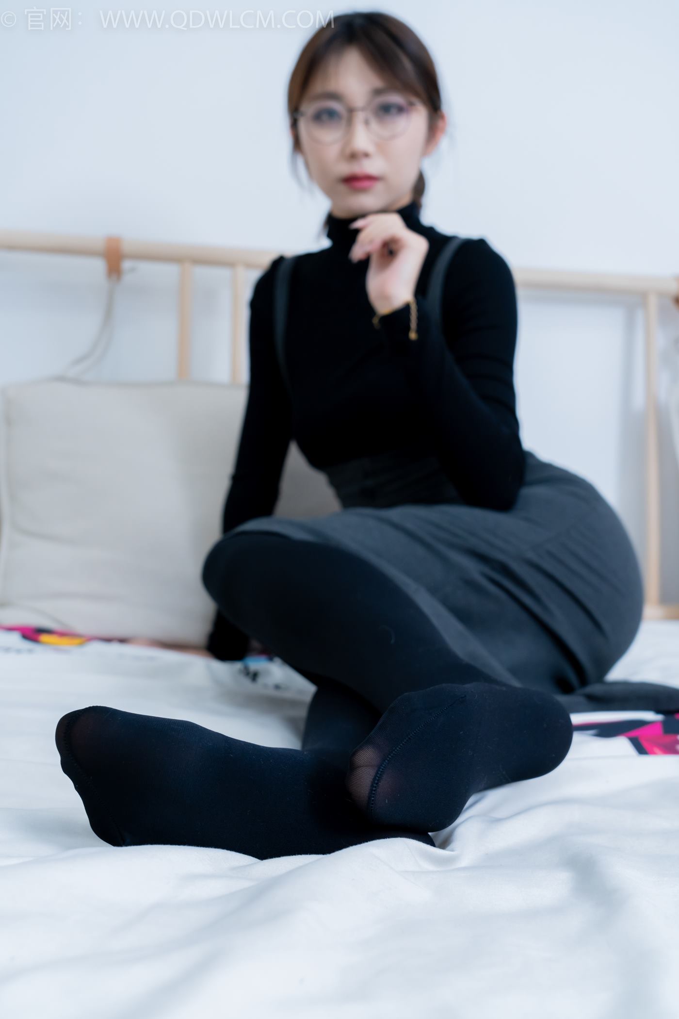 图片[107]-物恋传媒 NO.2247 泡泡-短靴、厚黑丝、皮筋绑脚老头乐挠脚剧情[150P] – 速更版-美库