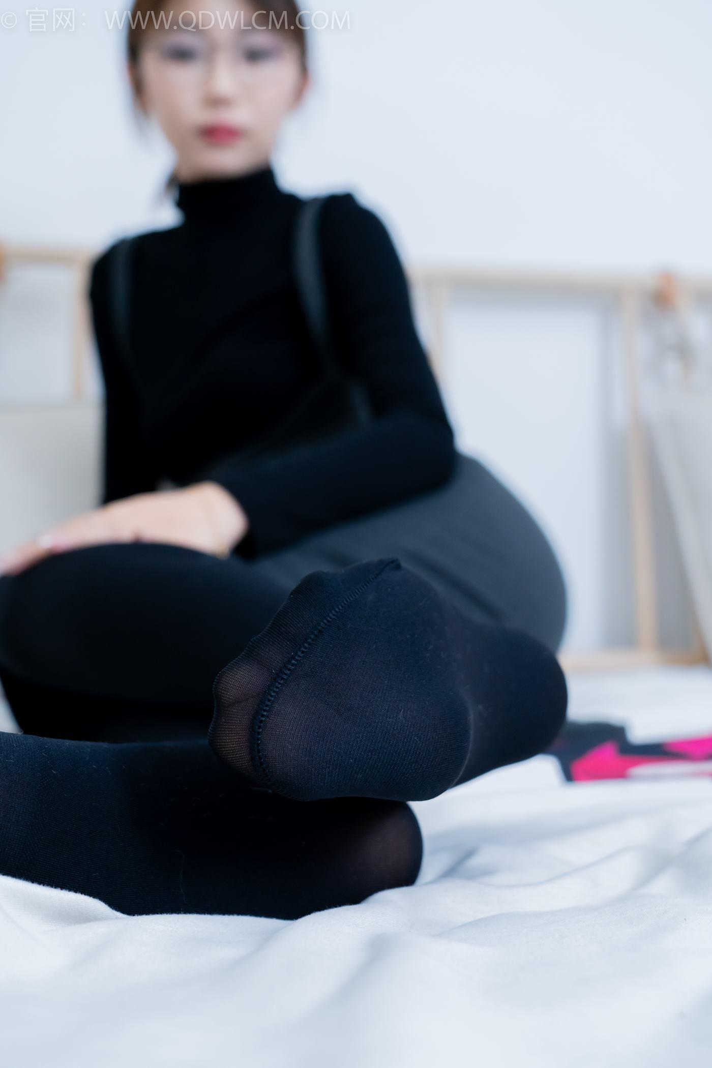 图片[111]-物恋传媒 NO.2247 泡泡-短靴、厚黑丝、皮筋绑脚老头乐挠脚剧情[150P] – 速更版-美库