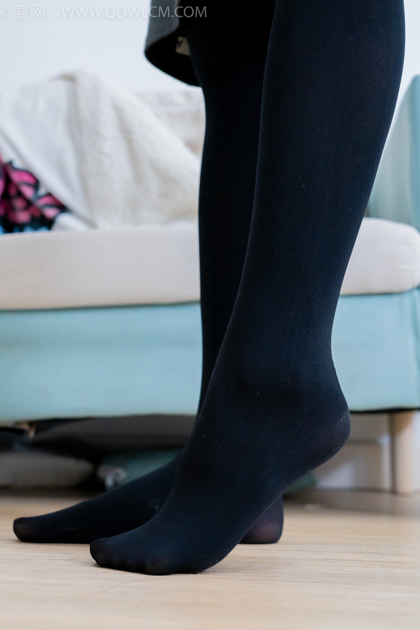 图片[123]-物恋传媒 NO.2247 泡泡-短靴、厚黑丝、皮筋绑脚老头乐挠脚剧情[150P] – 速更版-美库