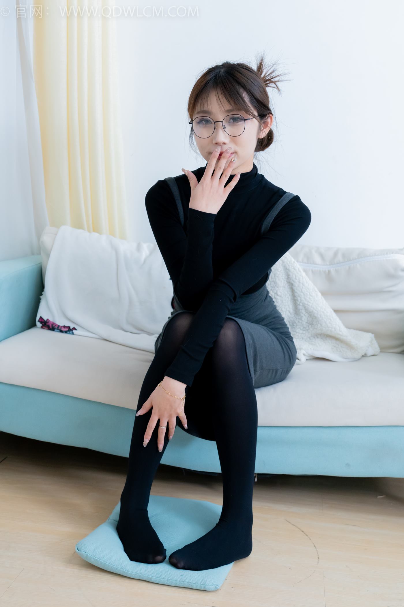 图片[129]-物恋传媒 NO.2247 泡泡-短靴、厚黑丝、皮筋绑脚老头乐挠脚剧情[150P] – 速更版-美库