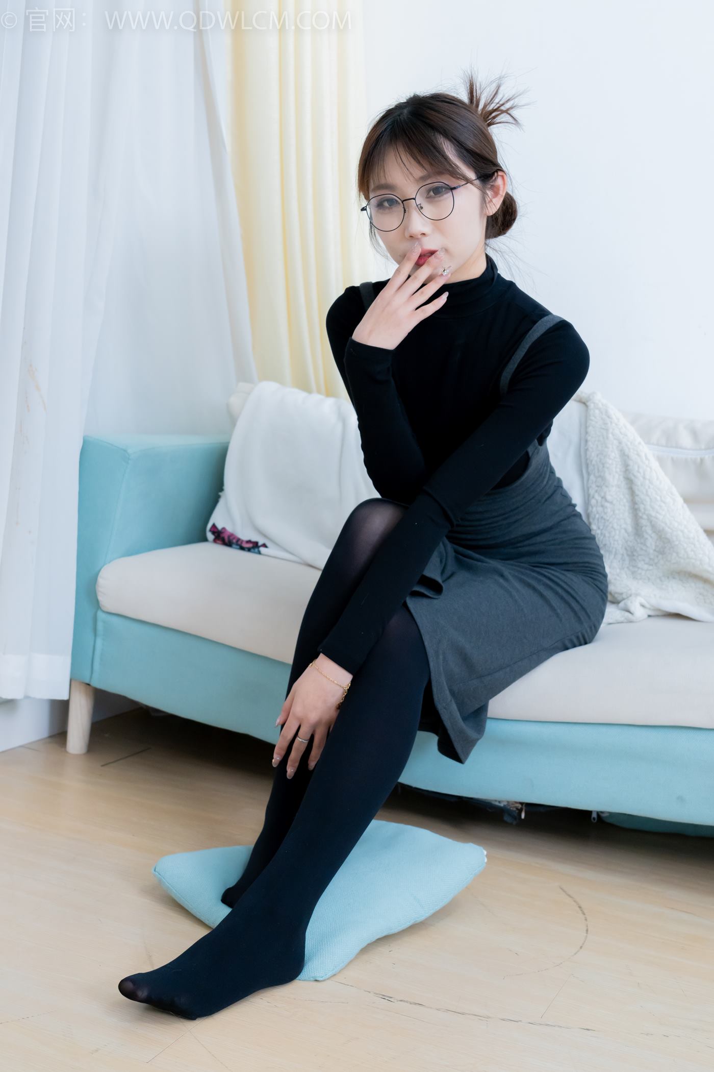 图片[130]-物恋传媒 NO.2247 泡泡-短靴、厚黑丝、皮筋绑脚老头乐挠脚剧情[150P] – 速更版-美库