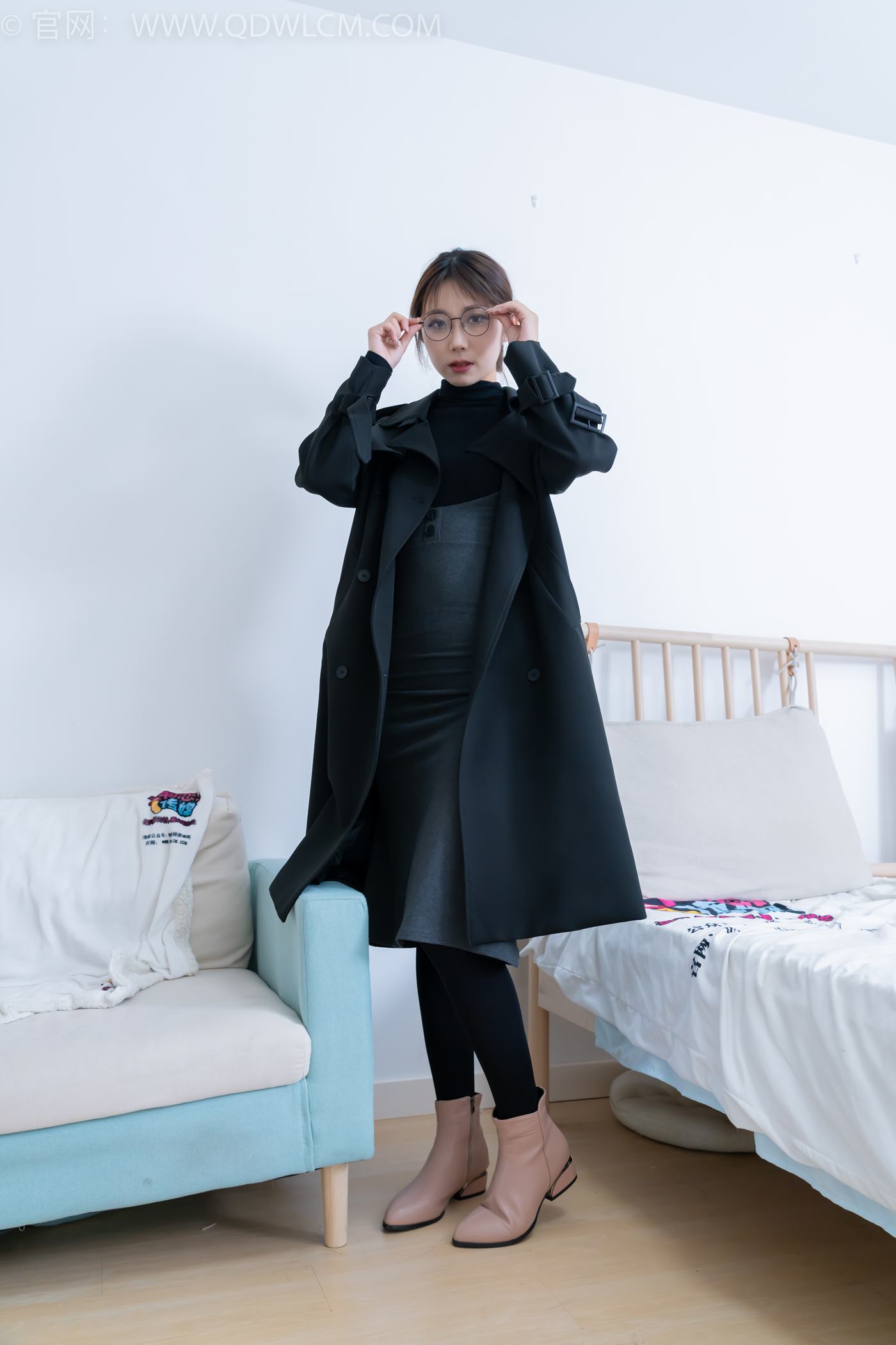 图片[145]-物恋传媒 NO.2247 泡泡-短靴、厚黑丝、皮筋绑脚老头乐挠脚剧情[150P] – 速更版-美库