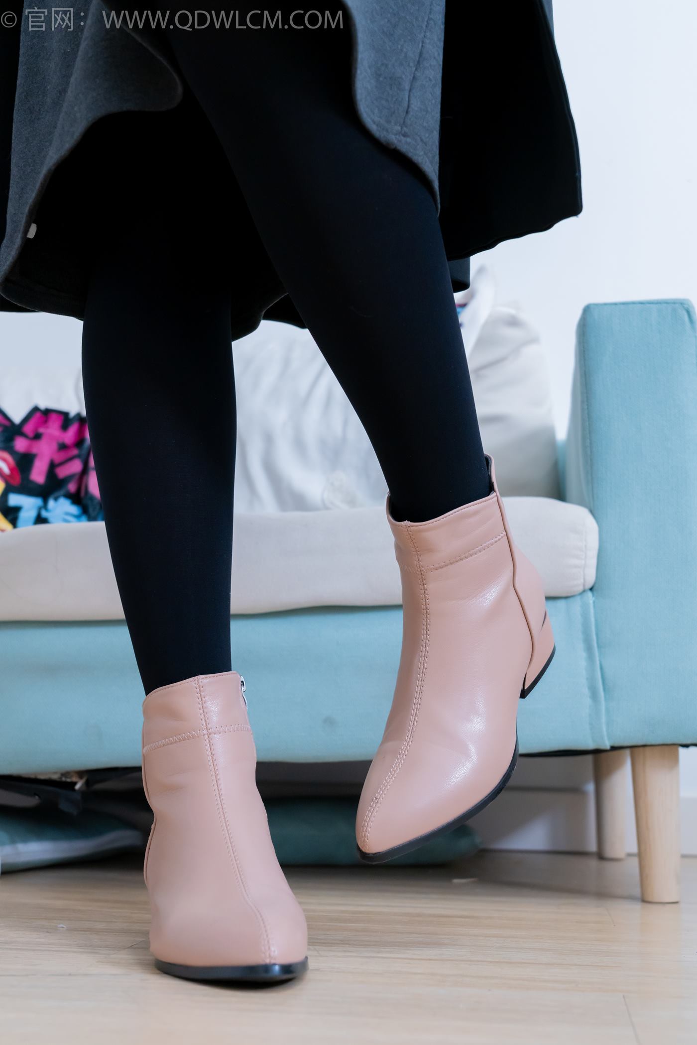 图片[148]-物恋传媒 NO.2247 泡泡-短靴、厚黑丝、皮筋绑脚老头乐挠脚剧情[150P] – 速更版-美库