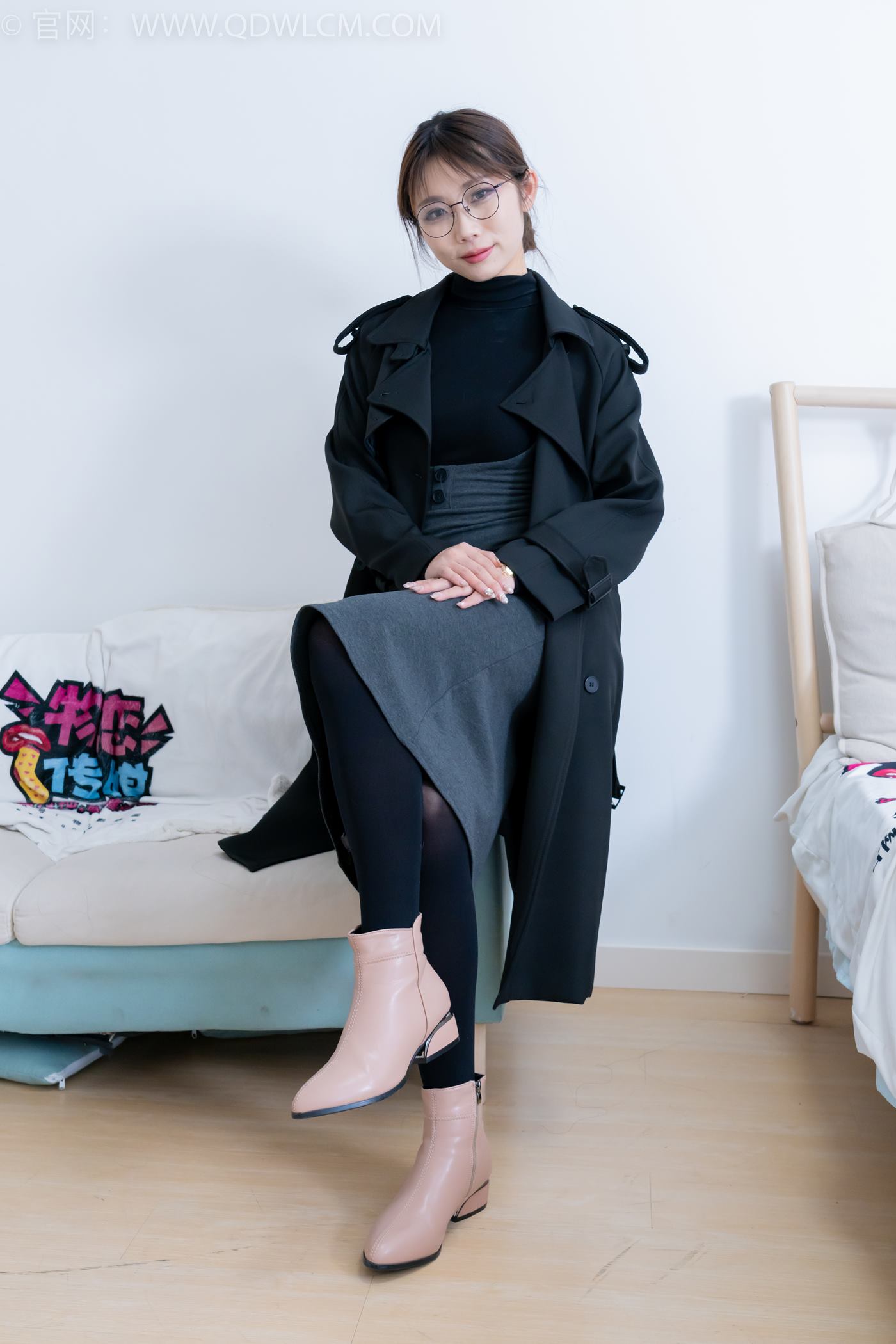 图片[151]-物恋传媒 NO.2247 泡泡-短靴、厚黑丝、皮筋绑脚老头乐挠脚剧情[150P] – 速更版-美库