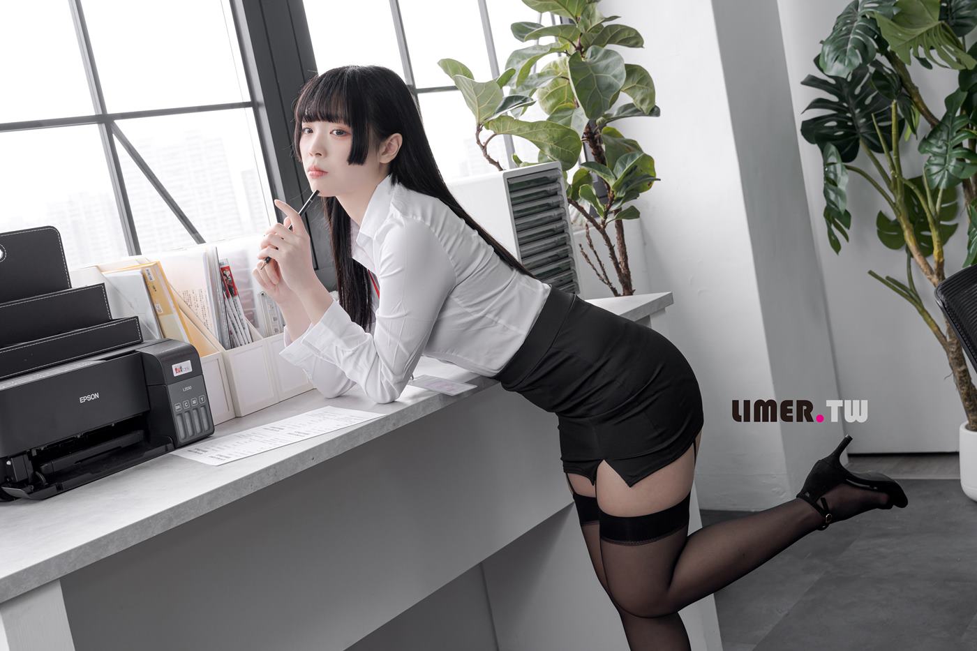 图片[12]-Limerence原创 NO.095 之之 绝美职员让你上班无法专心的黑丝＆裸足[140P] – 速更版-美库