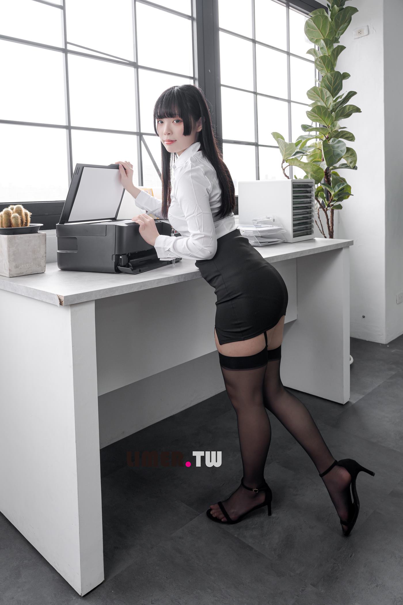 图片[13]-Limerence原创 NO.095 之之 绝美职员让你上班无法专心的黑丝＆裸足[140P] – 速更版-美库