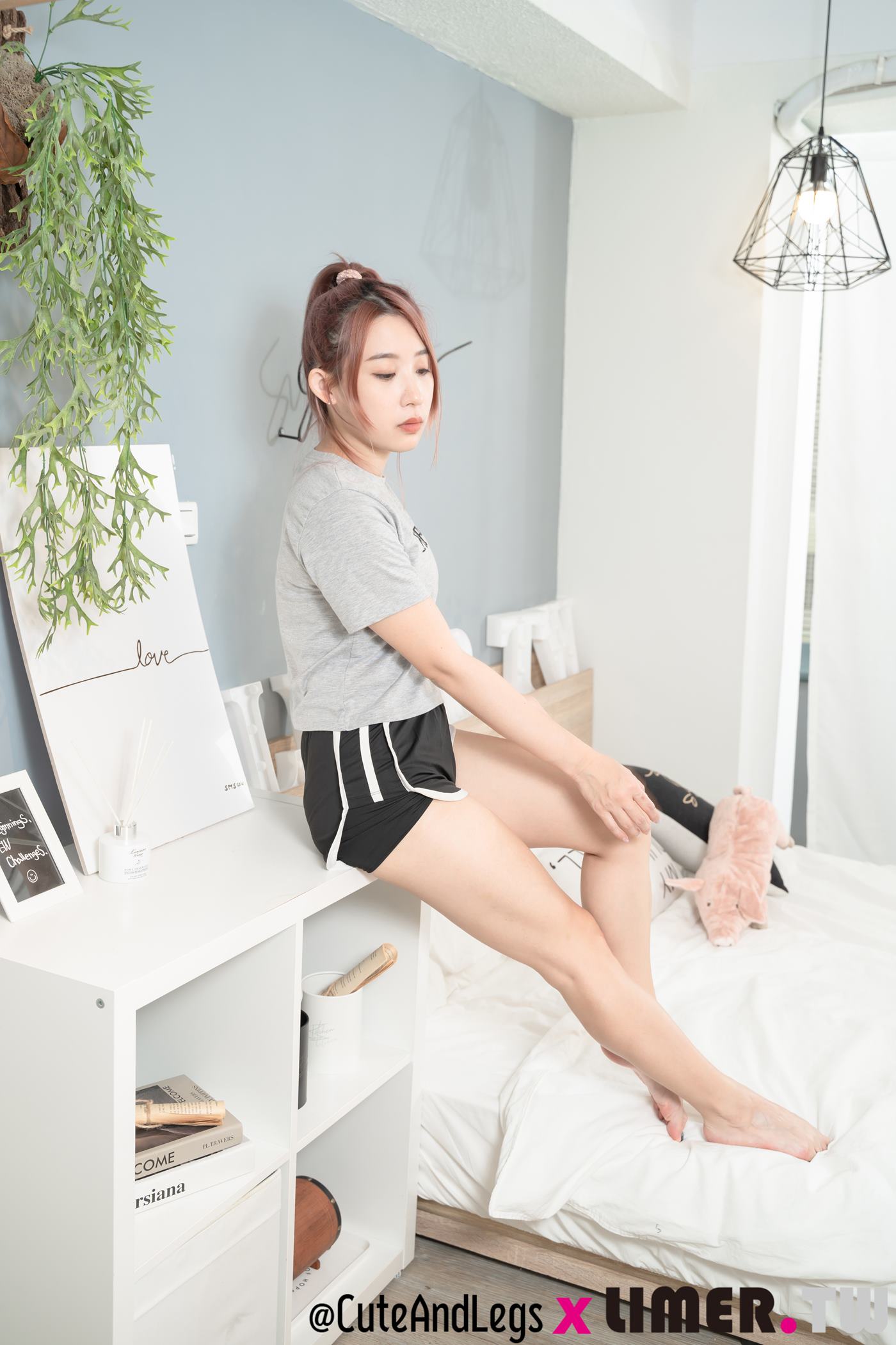 图片[31]-Limerence原创 NO.096 Shine 真理裤特辑之危险边缘！小只马Shine 筋开腰软秀裸足[100P] – 速更版-美库