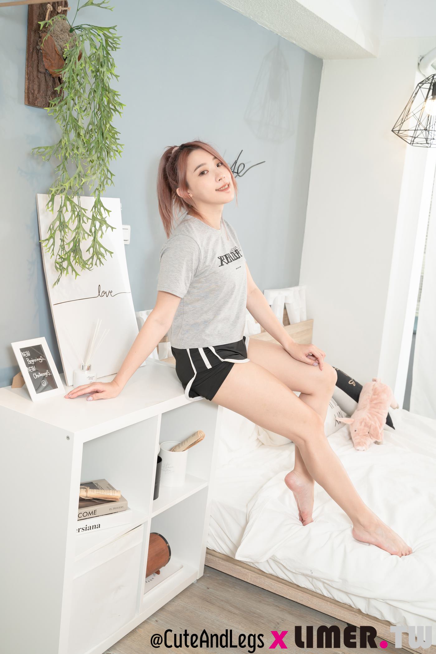 图片[32]-Limerence原创 NO.096 Shine 真理裤特辑之危险边缘！小只马Shine 筋开腰软秀裸足[100P] – 速更版-美库