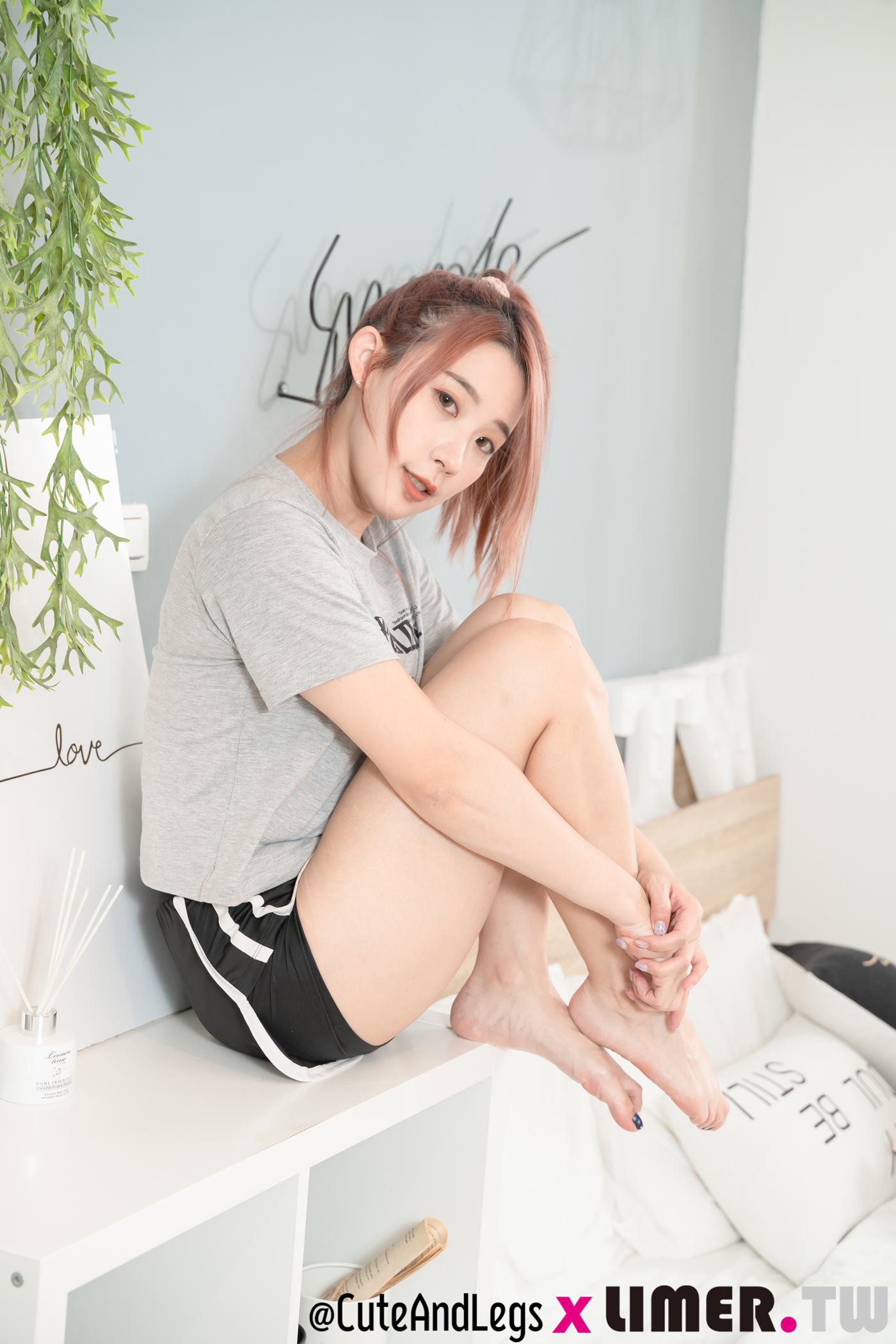 图片[34]-Limerence原创 NO.096 Shine 真理裤特辑之危险边缘！小只马Shine 筋开腰软秀裸足[100P] – 速更版-美库