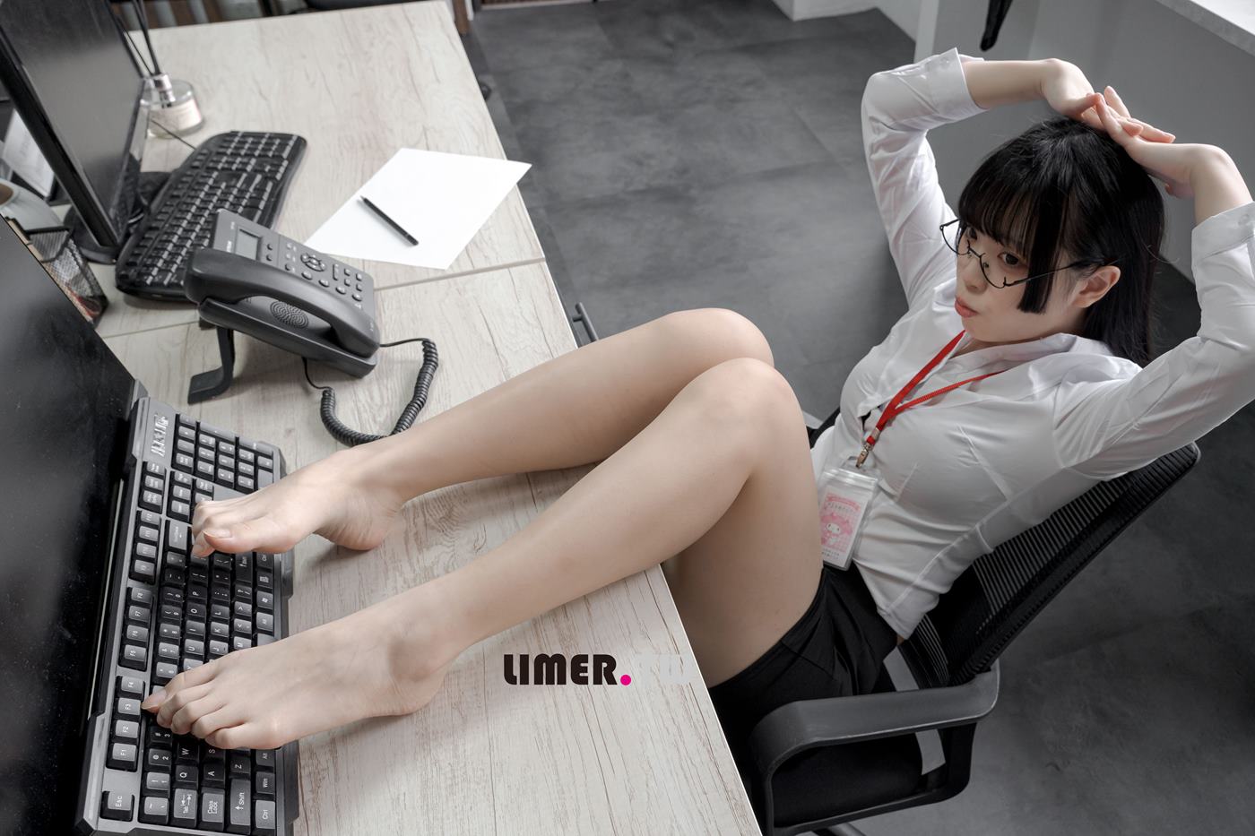 图片[89]-Limerence原创 NO.095 之之 绝美职员让你上班无法专心的黑丝＆裸足[140P] – 速更版-美库