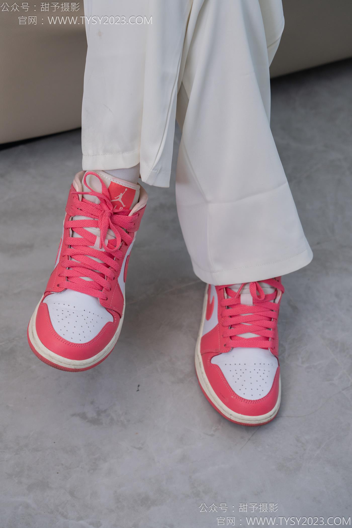 图片[10]-甜予摄影 NO.124 梦梦-板鞋、白棉袜、裸足[84P] – 速更版-美库