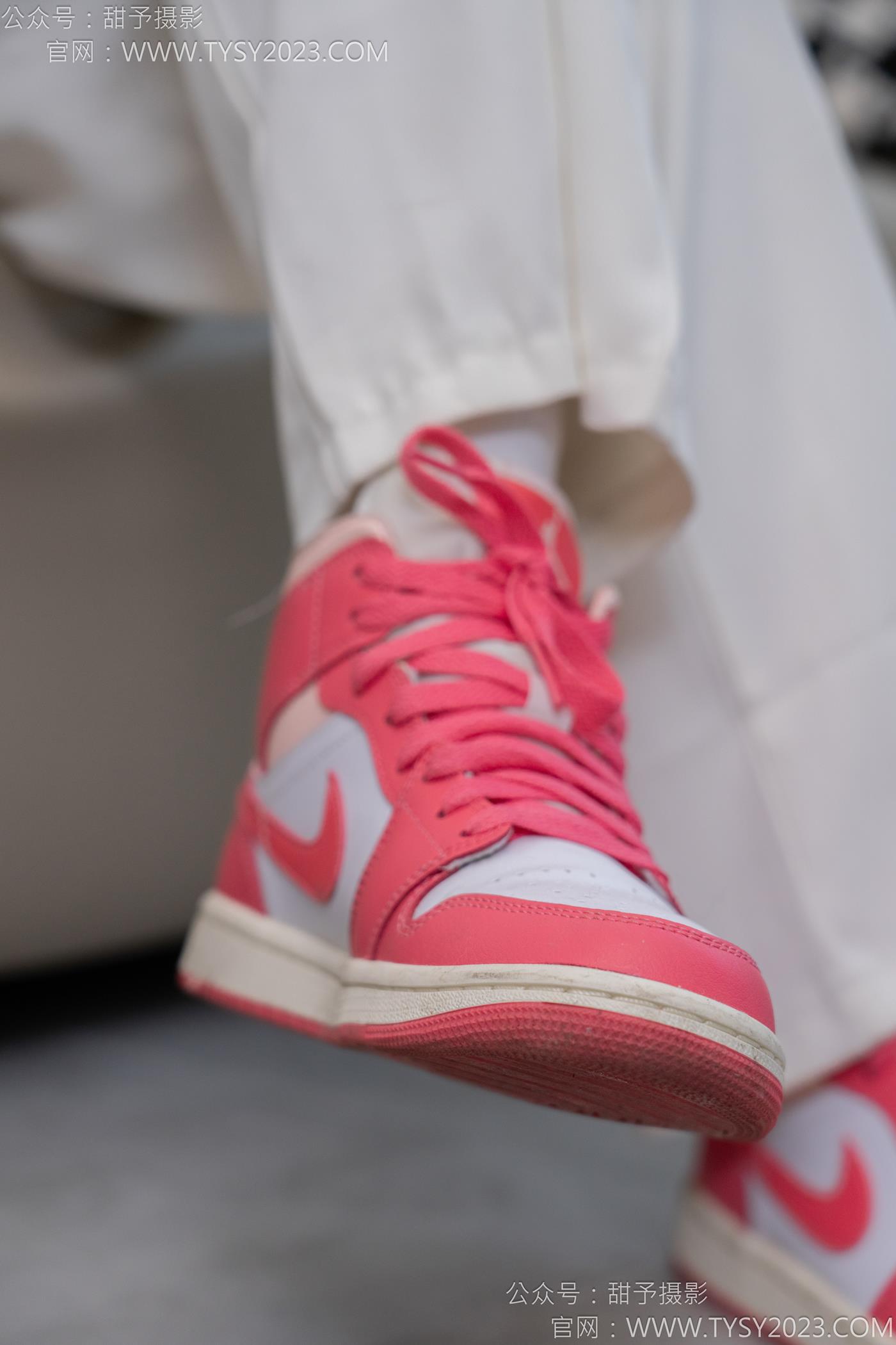 图片[11]-甜予摄影 NO.124 梦梦-板鞋、白棉袜、裸足[84P] – 速更版-美库