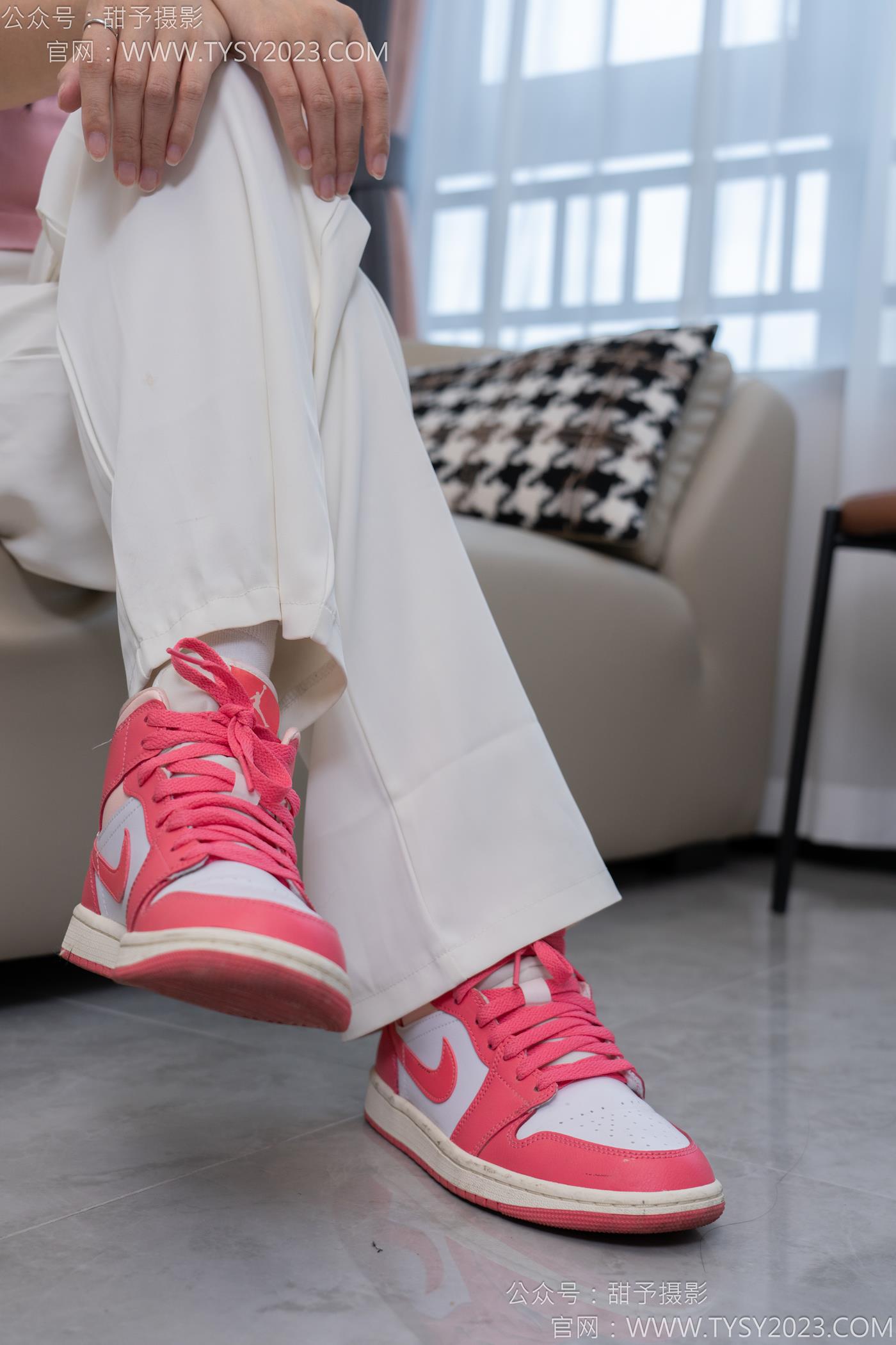 图片[12]-甜予摄影 NO.124 梦梦-板鞋、白棉袜、裸足[84P] – 速更版-美库