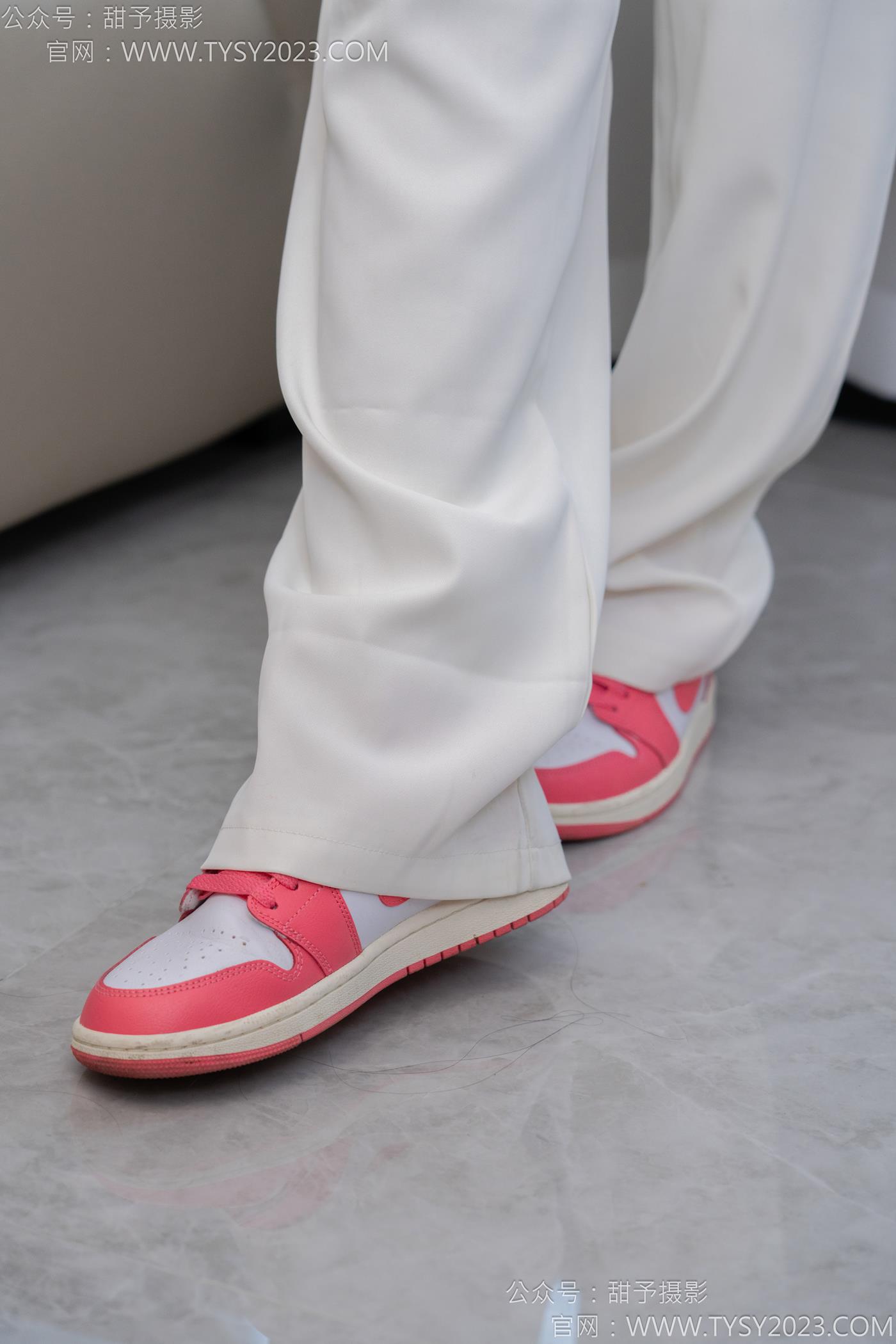 图片[15]-甜予摄影 NO.124 梦梦-板鞋、白棉袜、裸足[84P] – 速更版-美库