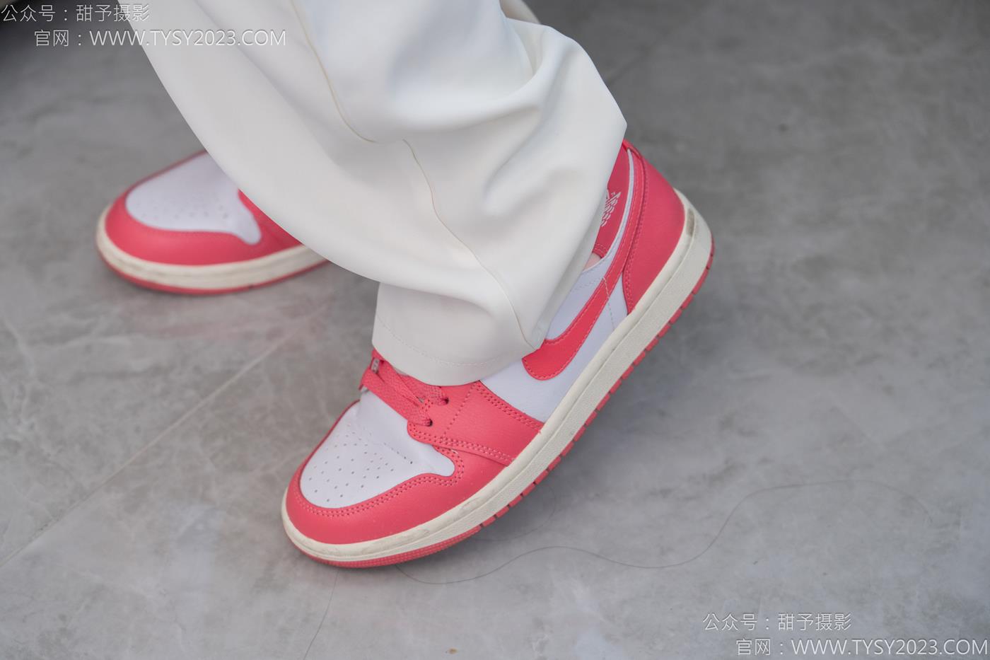 图片[16]-甜予摄影 NO.124 梦梦-板鞋、白棉袜、裸足[84P] – 速更版-美库