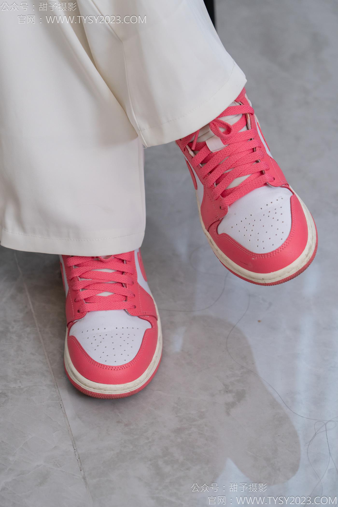 图片[19]-甜予摄影 NO.124 梦梦-板鞋、白棉袜、裸足[84P] – 速更版-美库