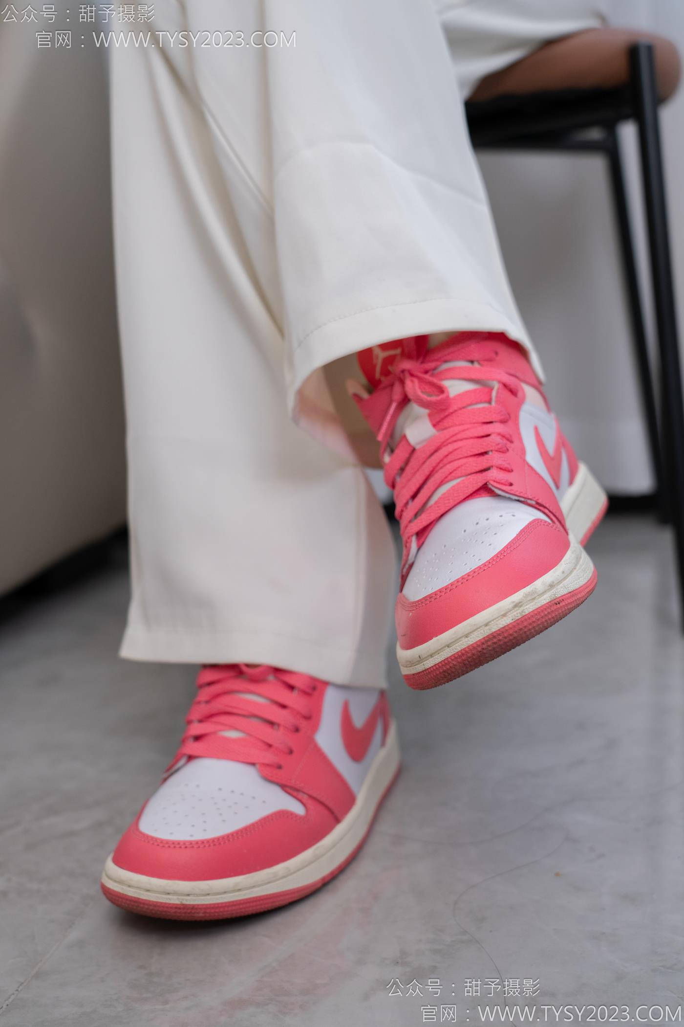 图片[21]-甜予摄影 NO.124 梦梦-板鞋、白棉袜、裸足[84P] – 速更版-美库