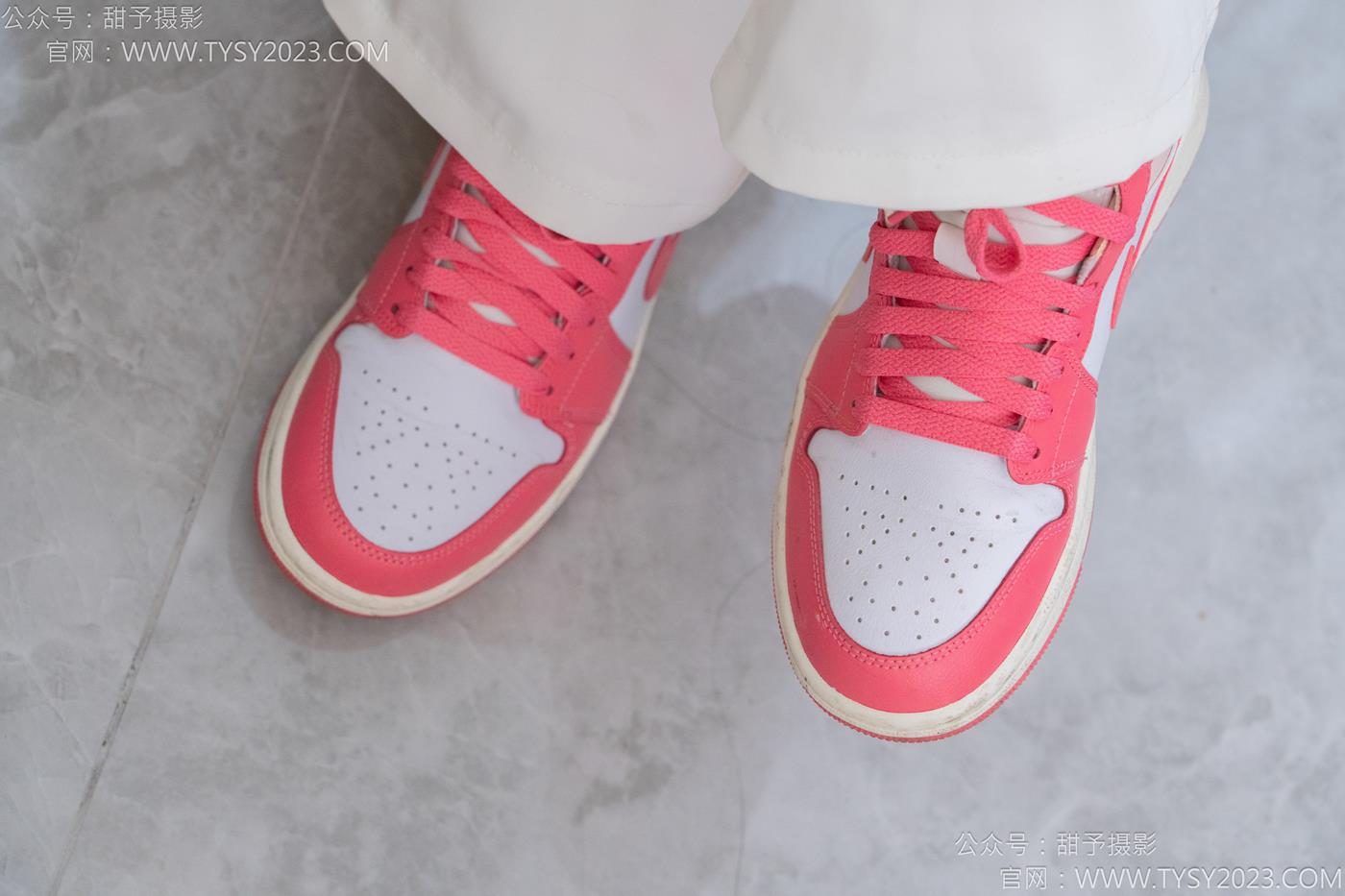 图片[25]-甜予摄影 NO.124 梦梦-板鞋、白棉袜、裸足[84P] – 速更版-美库