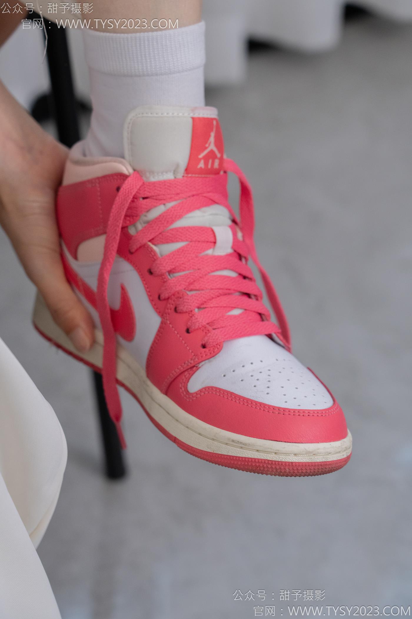 图片[29]-甜予摄影 NO.124 梦梦-板鞋、白棉袜、裸足[84P] – 速更版-美库