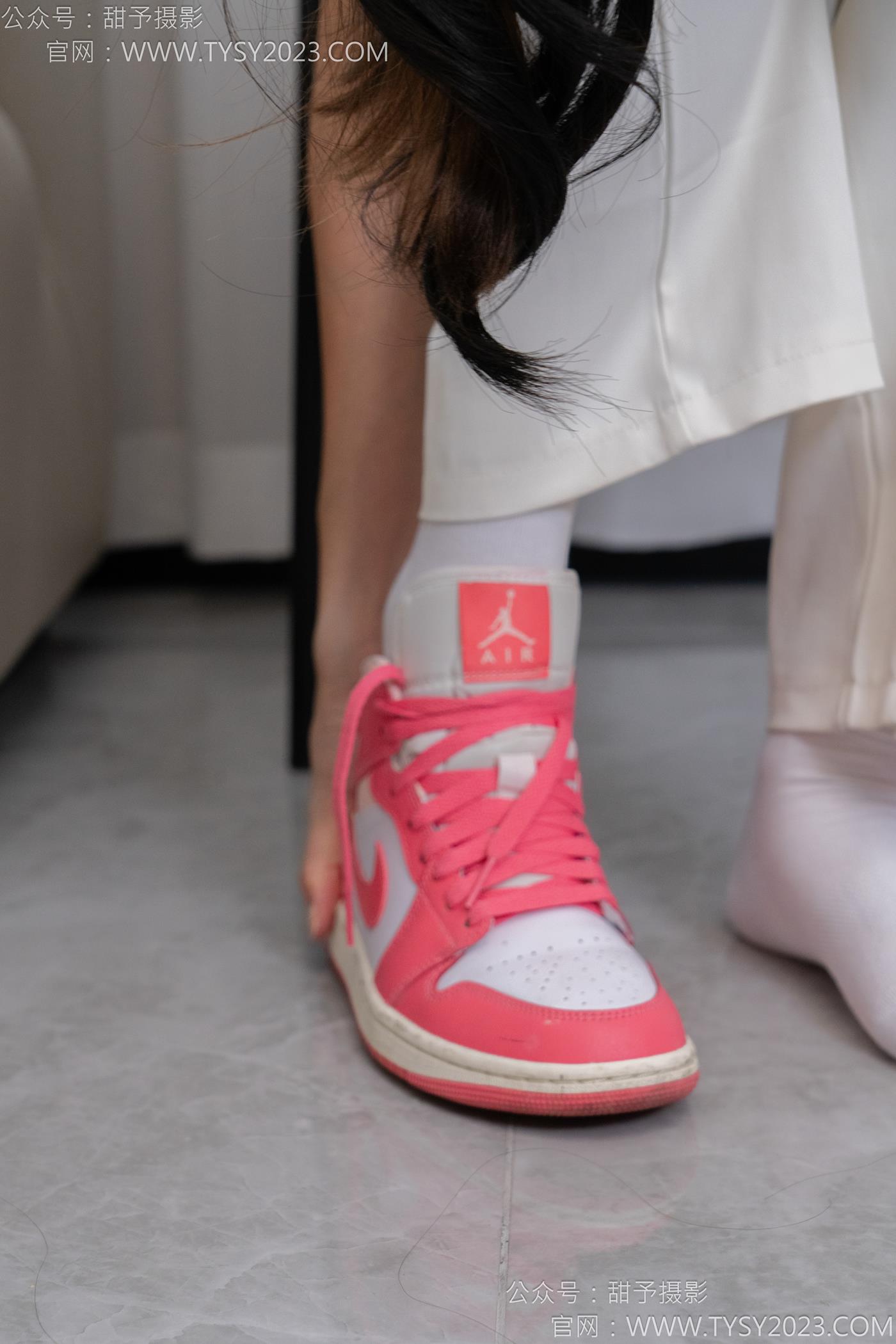 图片[33]-甜予摄影 NO.124 梦梦-板鞋、白棉袜、裸足[84P] – 速更版-美库