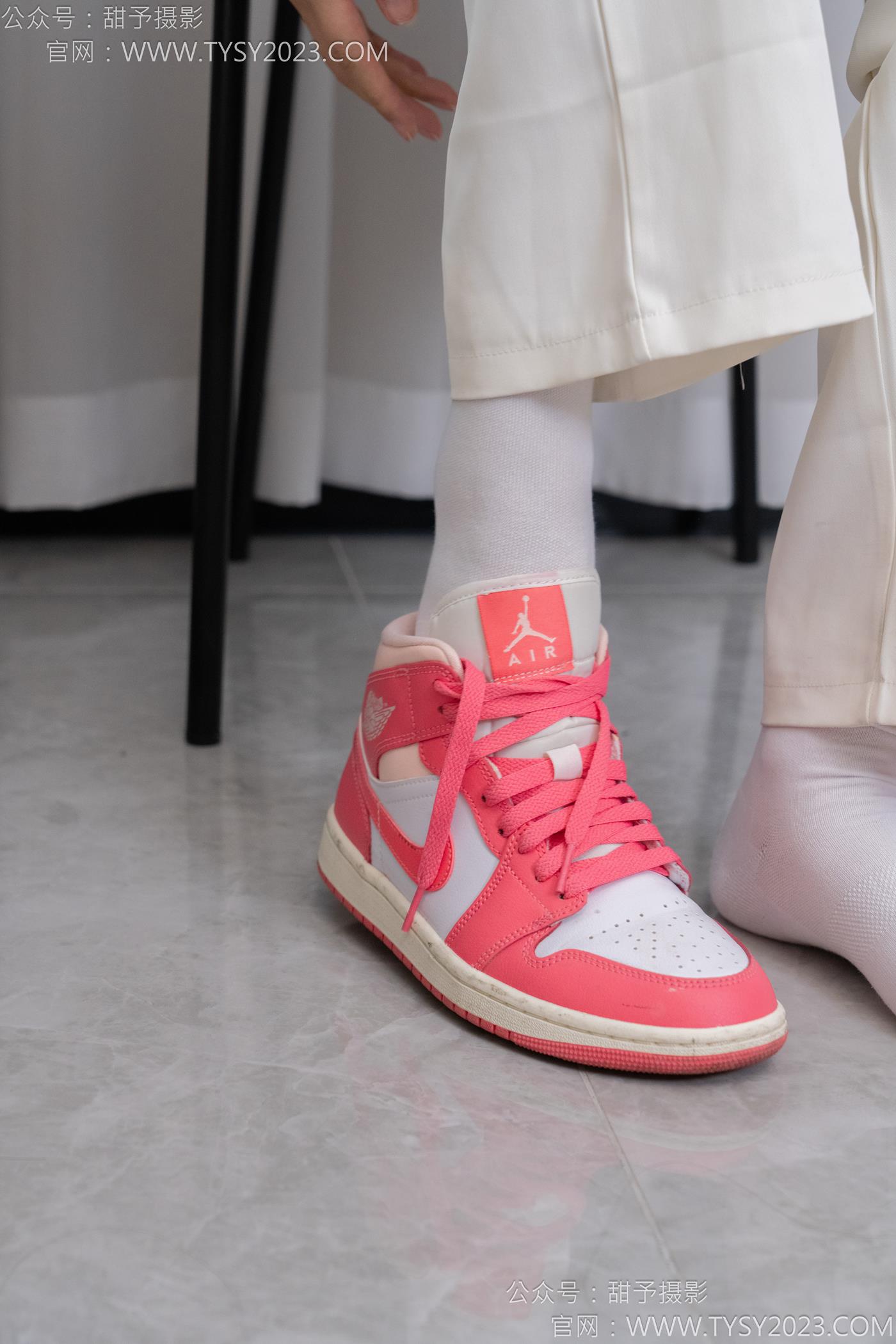 图片[34]-甜予摄影 NO.124 梦梦-板鞋、白棉袜、裸足[84P] – 速更版-美库