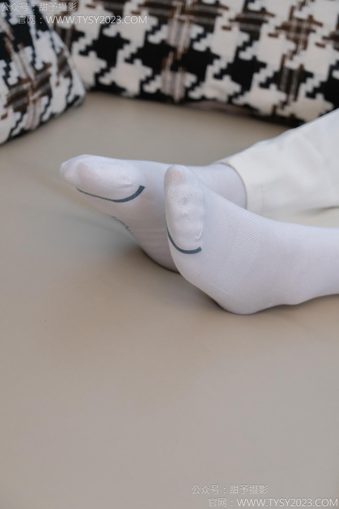 图片[35]-甜予摄影 NO.124 梦梦-板鞋、白棉袜、裸足[84P] – 速更版-美库