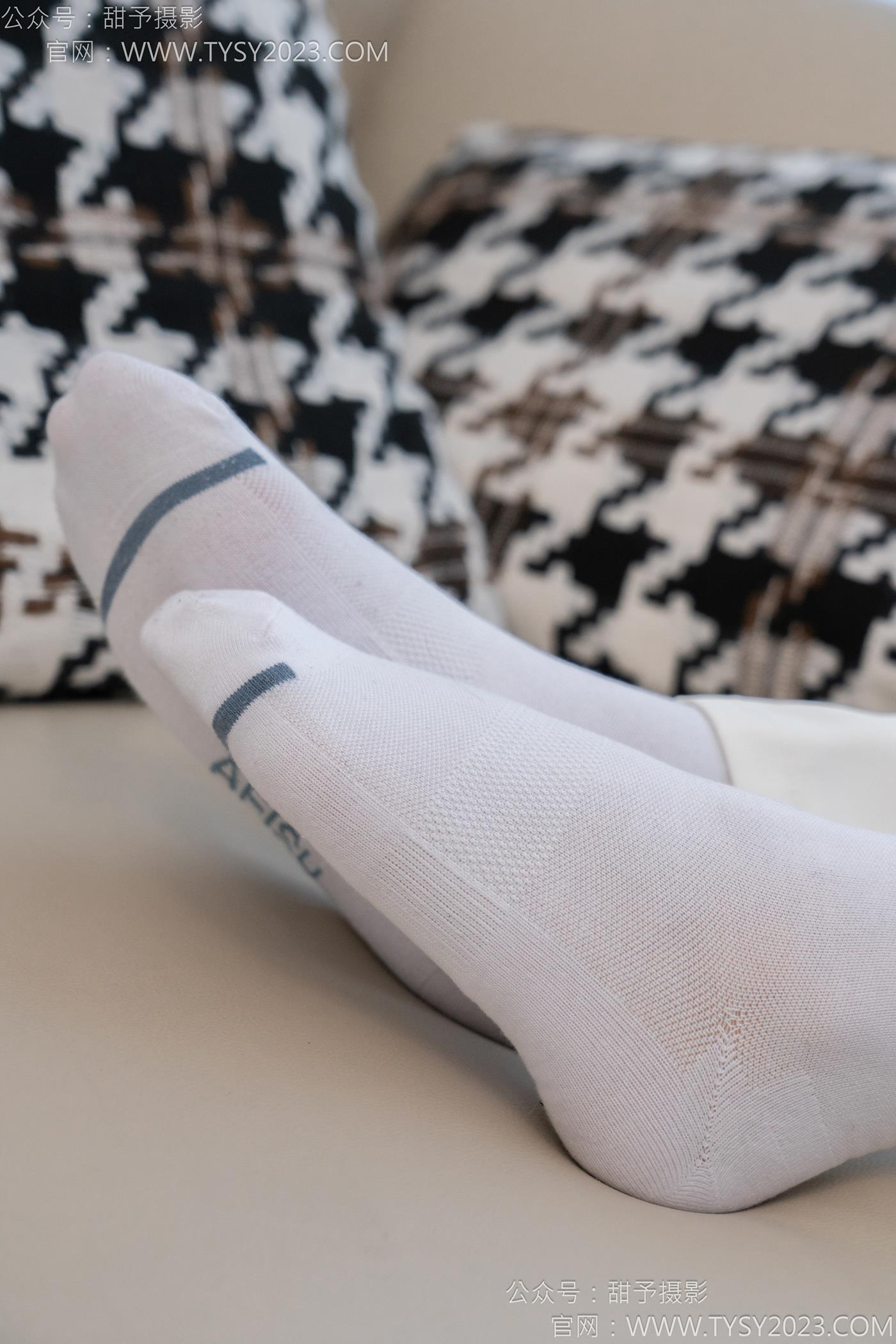 图片[37]-甜予摄影 NO.124 梦梦-板鞋、白棉袜、裸足[84P] – 速更版-美库