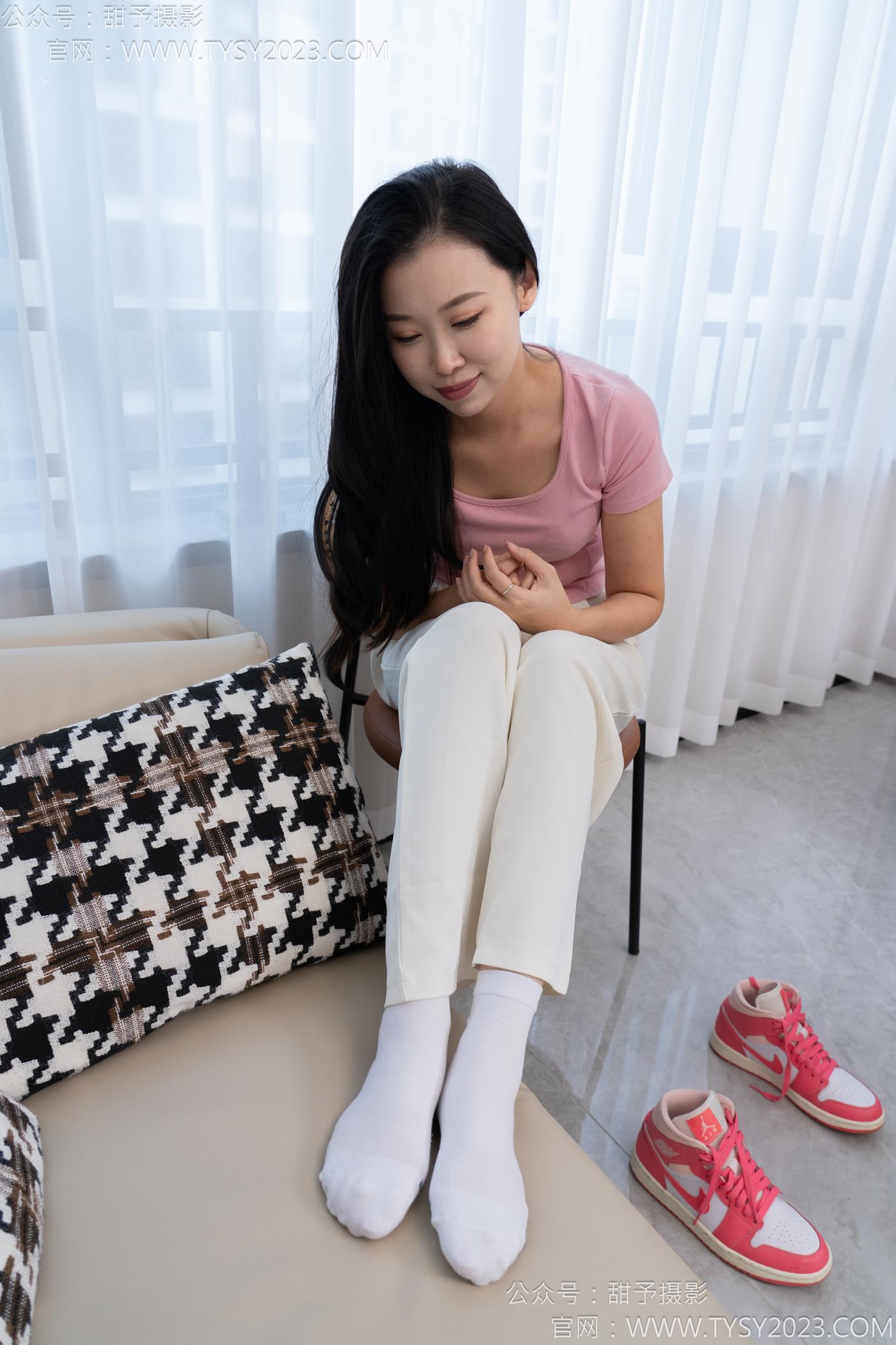 图片[46]-甜予摄影 NO.124 梦梦-板鞋、白棉袜、裸足[84P] – 速更版-美库